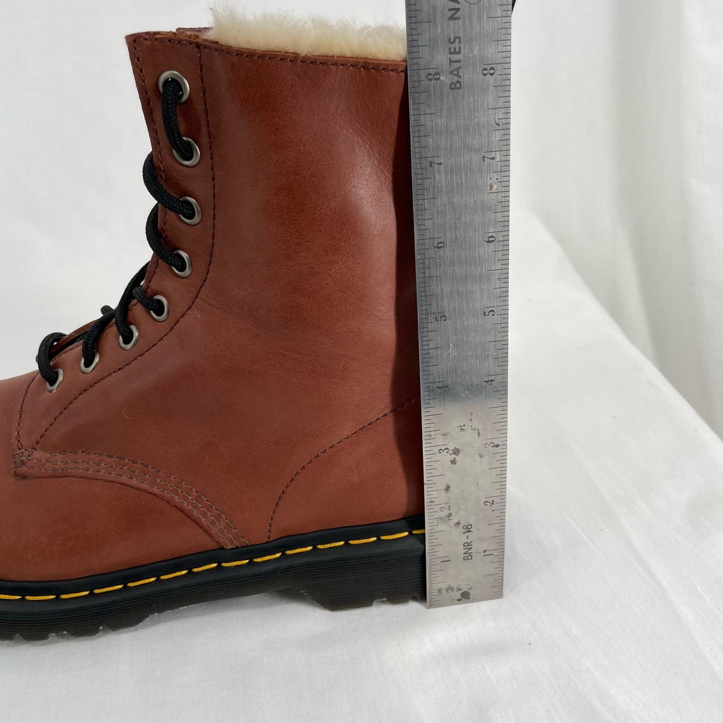 Dr. Martens Serena 1460 Tan Faux Fur Lined Boots Laced Winter Farrier Chalet Size 10
