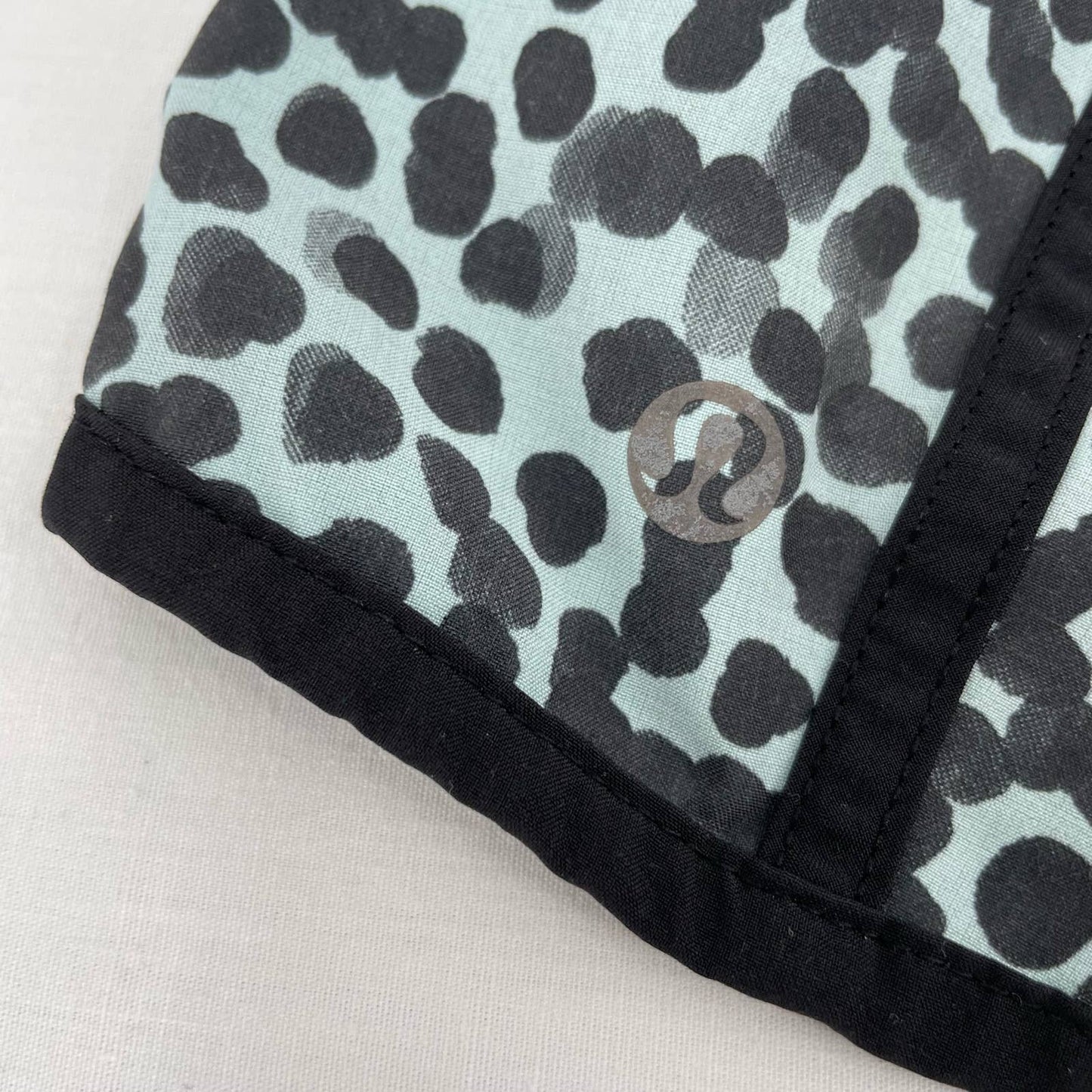 Lululemon Tracker Short III Ace Spot Tranquil Blue Black Running Active Shorts Size 6