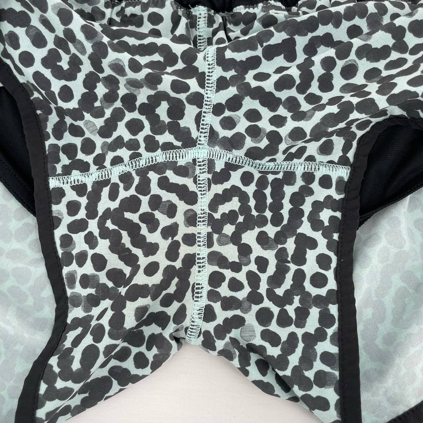 Lululemon Tracker Short III Ace Spot Tranquil Blue Black Running Active Shorts Size 6