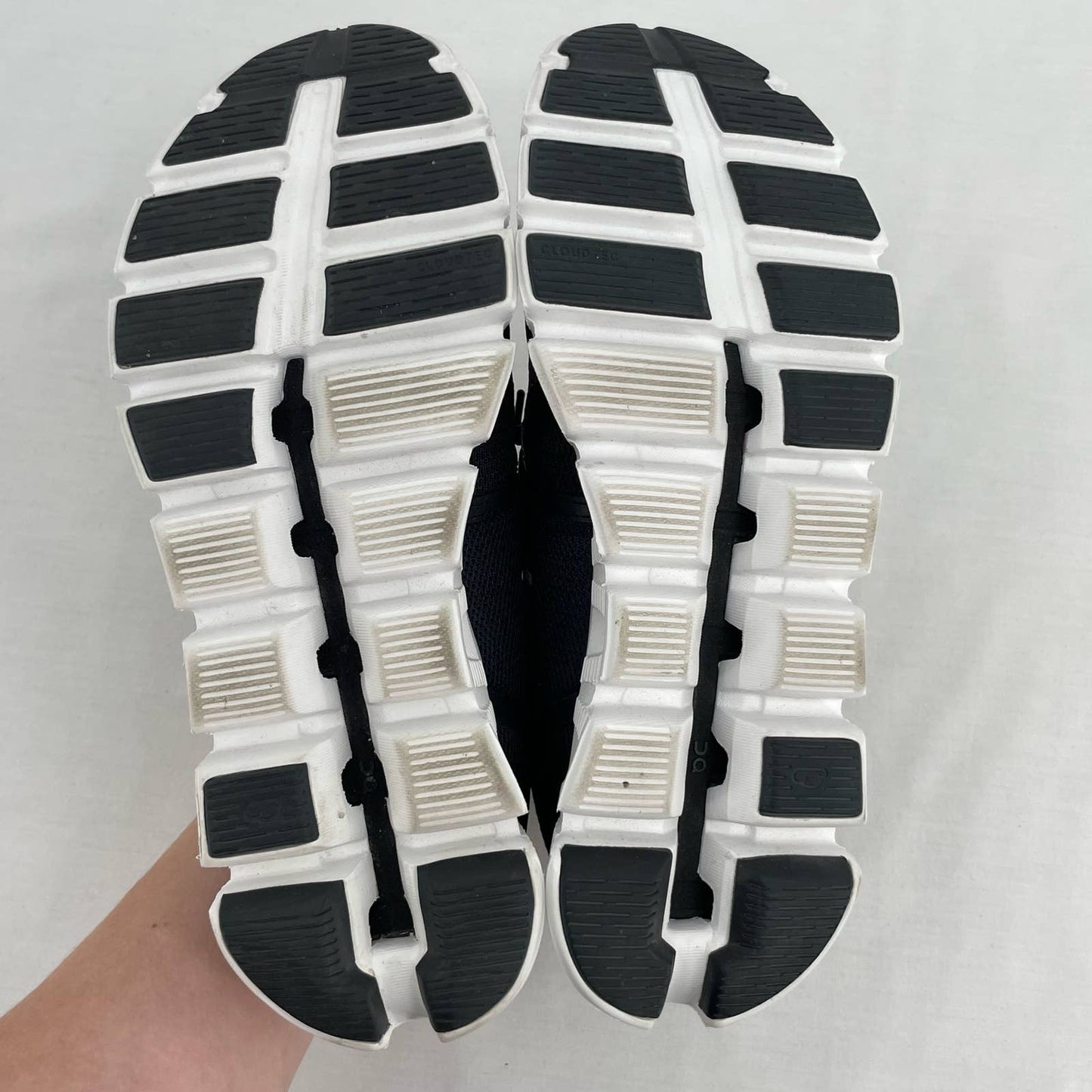 On Running Cloud 5 Black White Running Shoes Athletic Sneakers Slip On Women’s Size 6