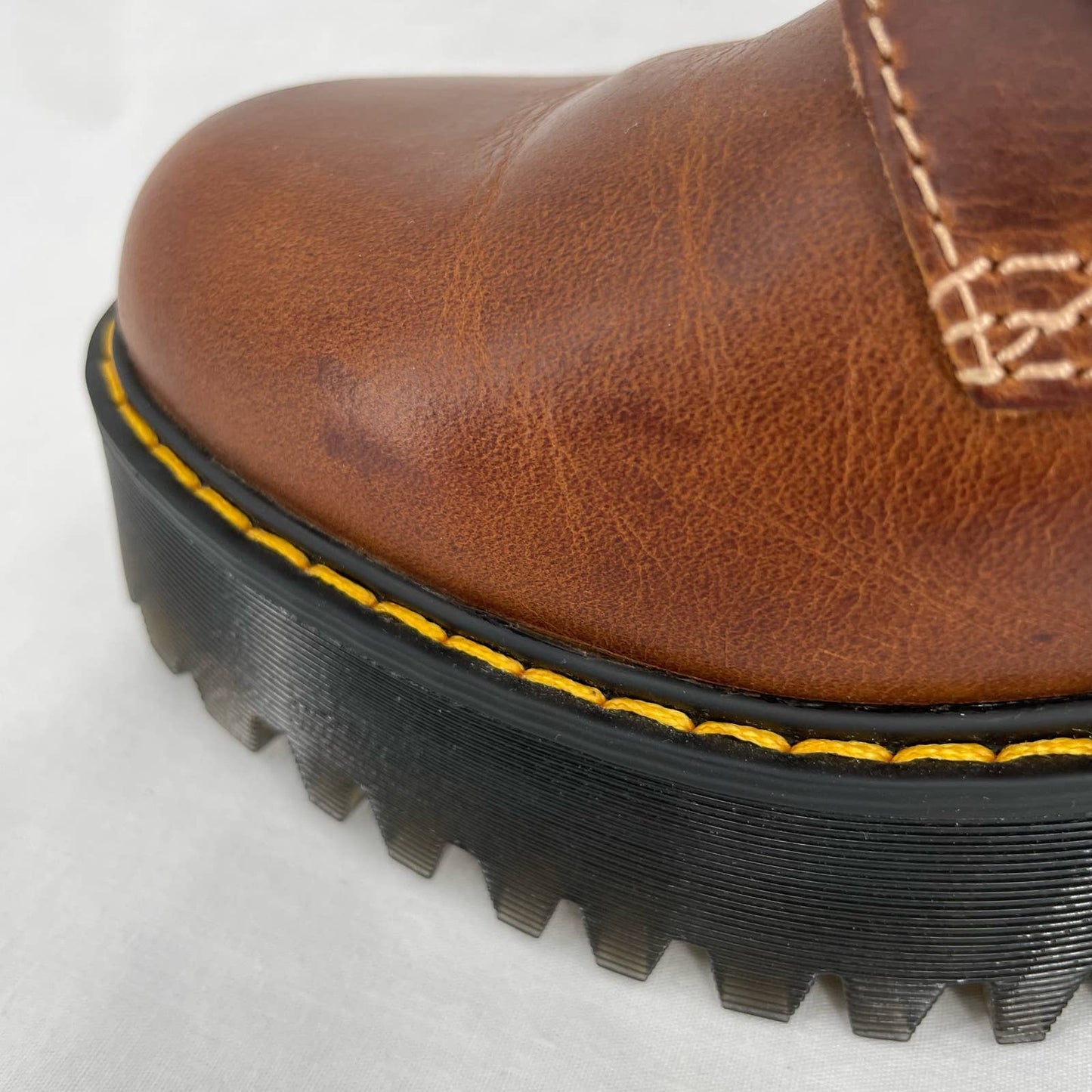 Dr. Martens Leona Butterscotch Orleans Leather Lace-Up 7 Eye Platform Boots Size 9