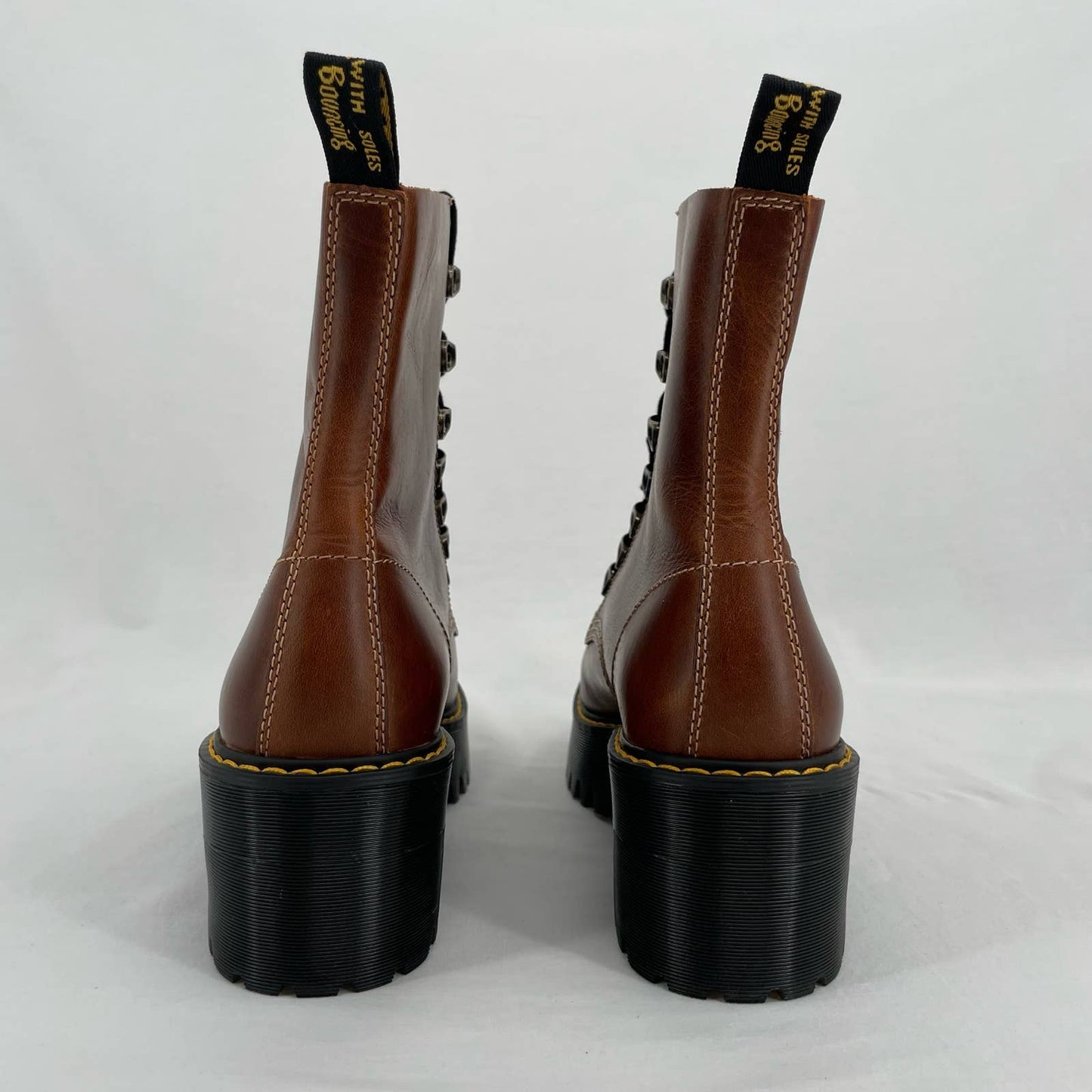 Dr. Martens Leona Butterscotch Orleans Leather Lace-Up 7 Eye Platform Boots Size 9