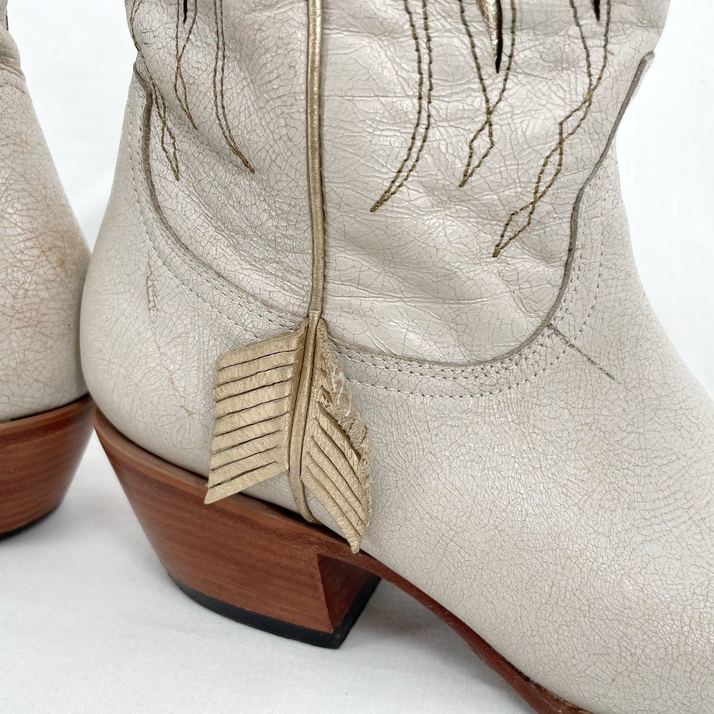 Lucchese x Kacey Musgraves Golden Arrow White Leather Cowboy Boots RARE Size 9.5
