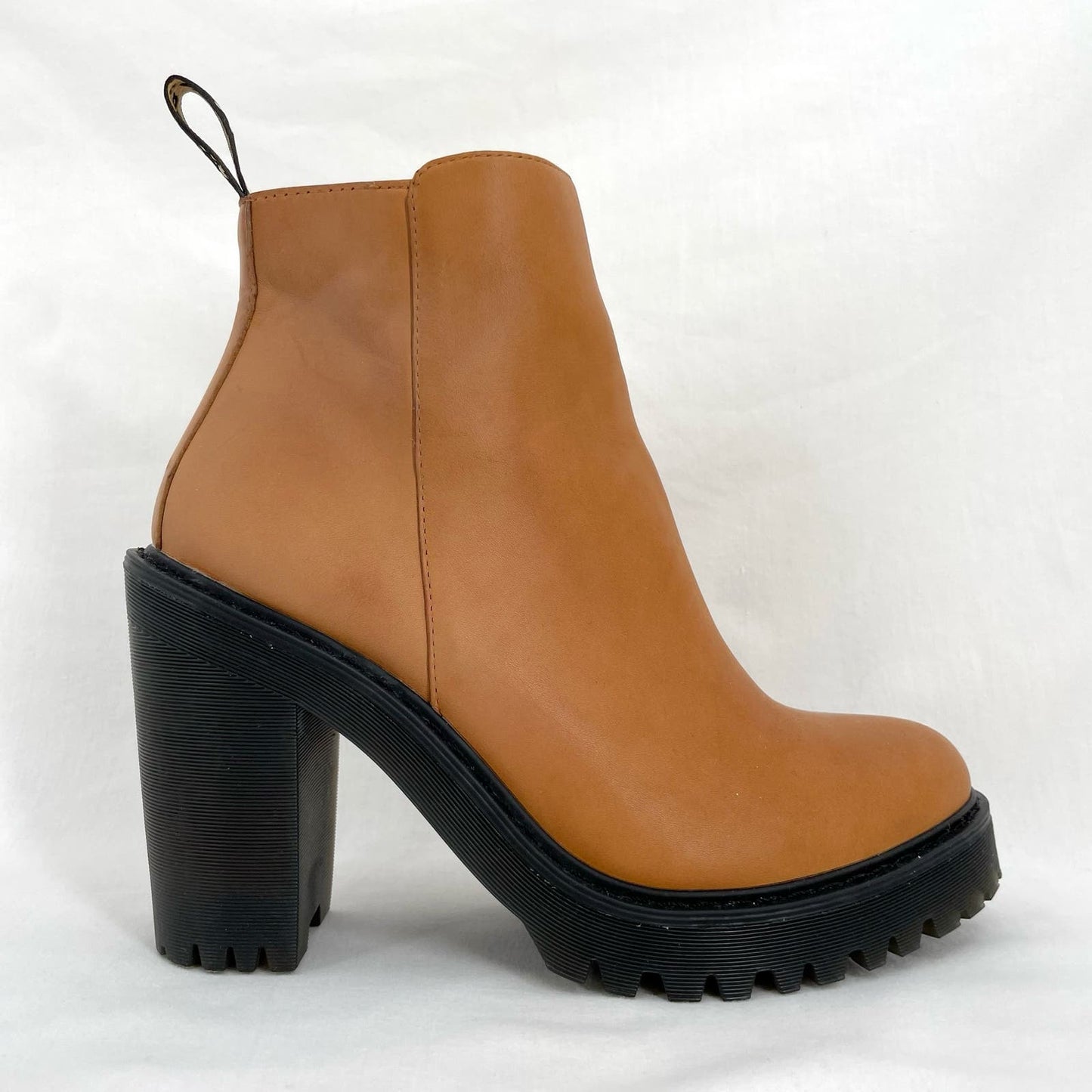 Dr. Martens Magdalena Cognac Leather Heeled Boots Orange Tan Grunge Indie Size 9