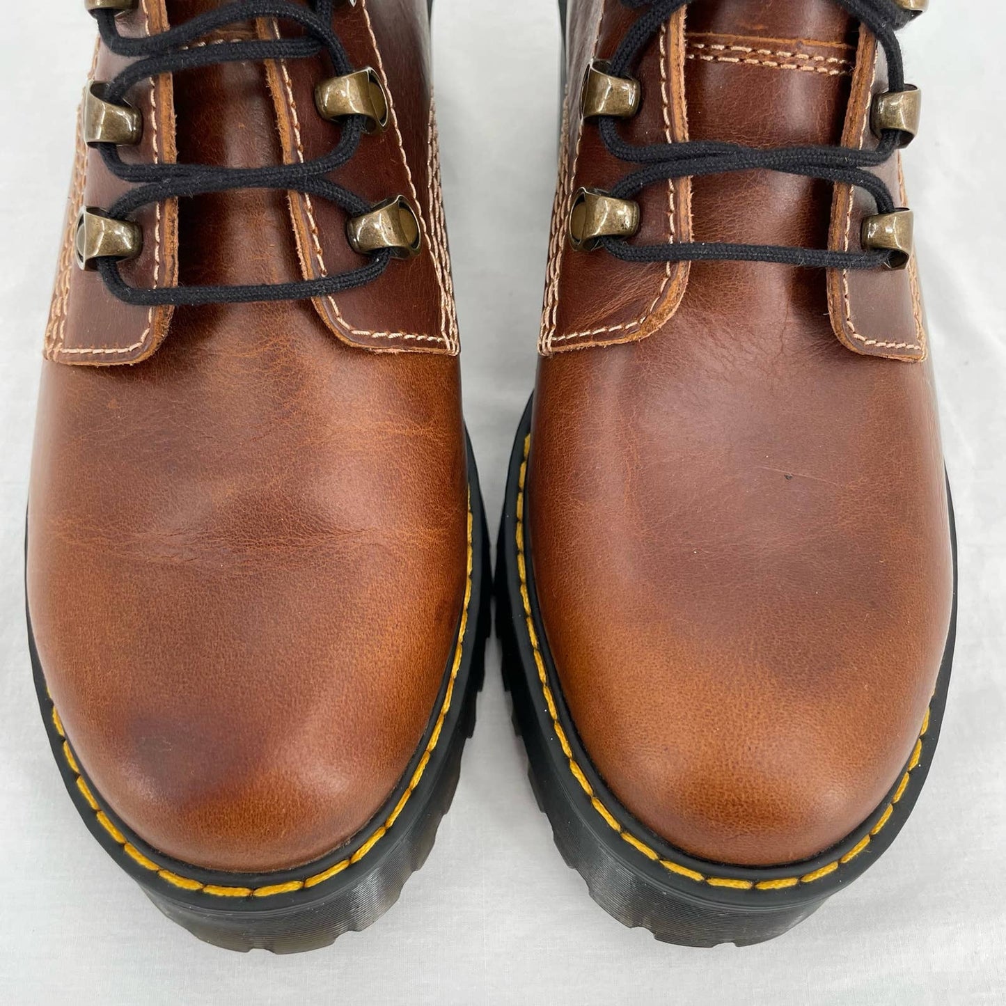 Dr. Martens Leona Butterscotch Orleans Leather Lace-Up 7 Eye Platform Boots Size 9