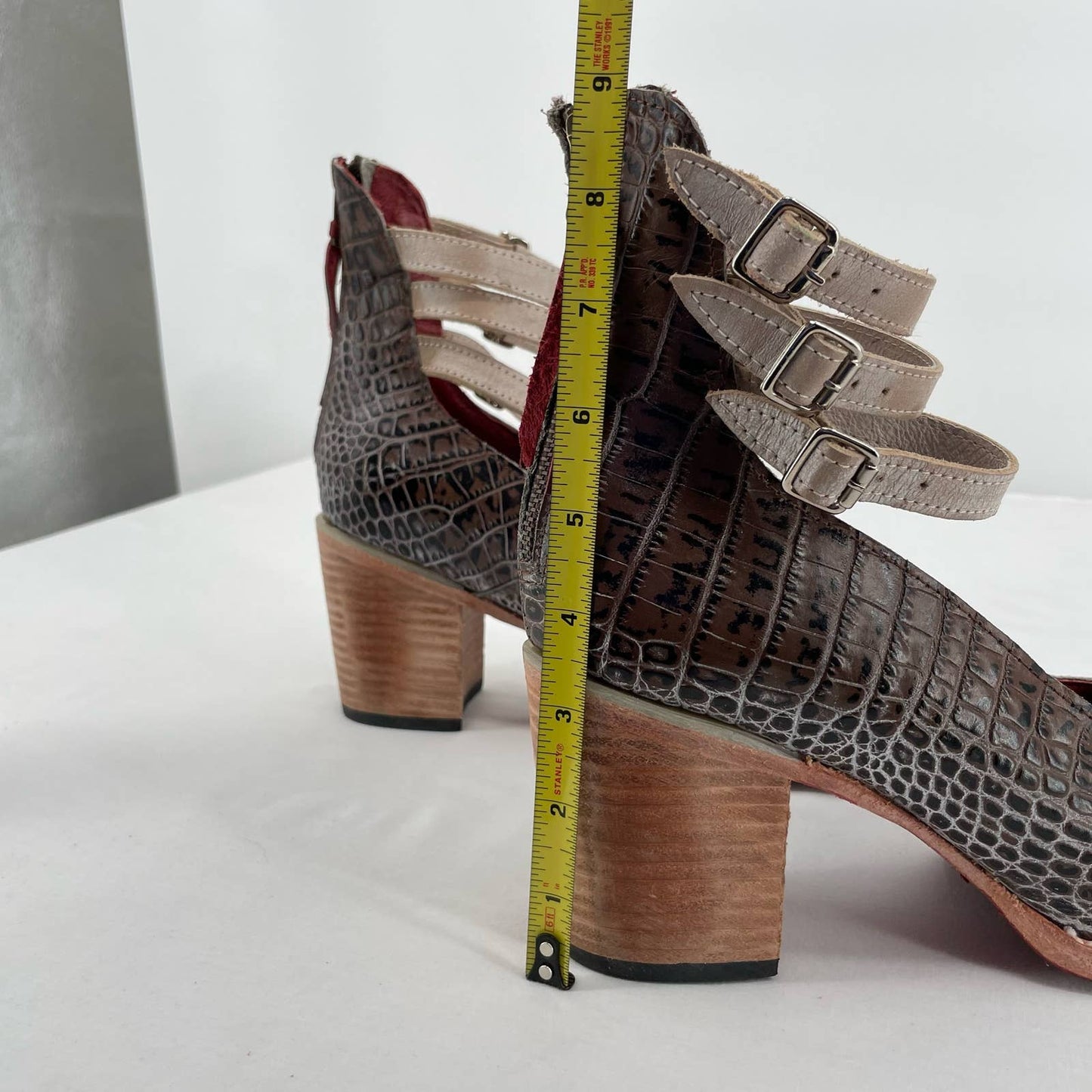 Freebird by Steven Randi Stone Croco Strappy Heels Buckles Chunky Block Heel Size 12