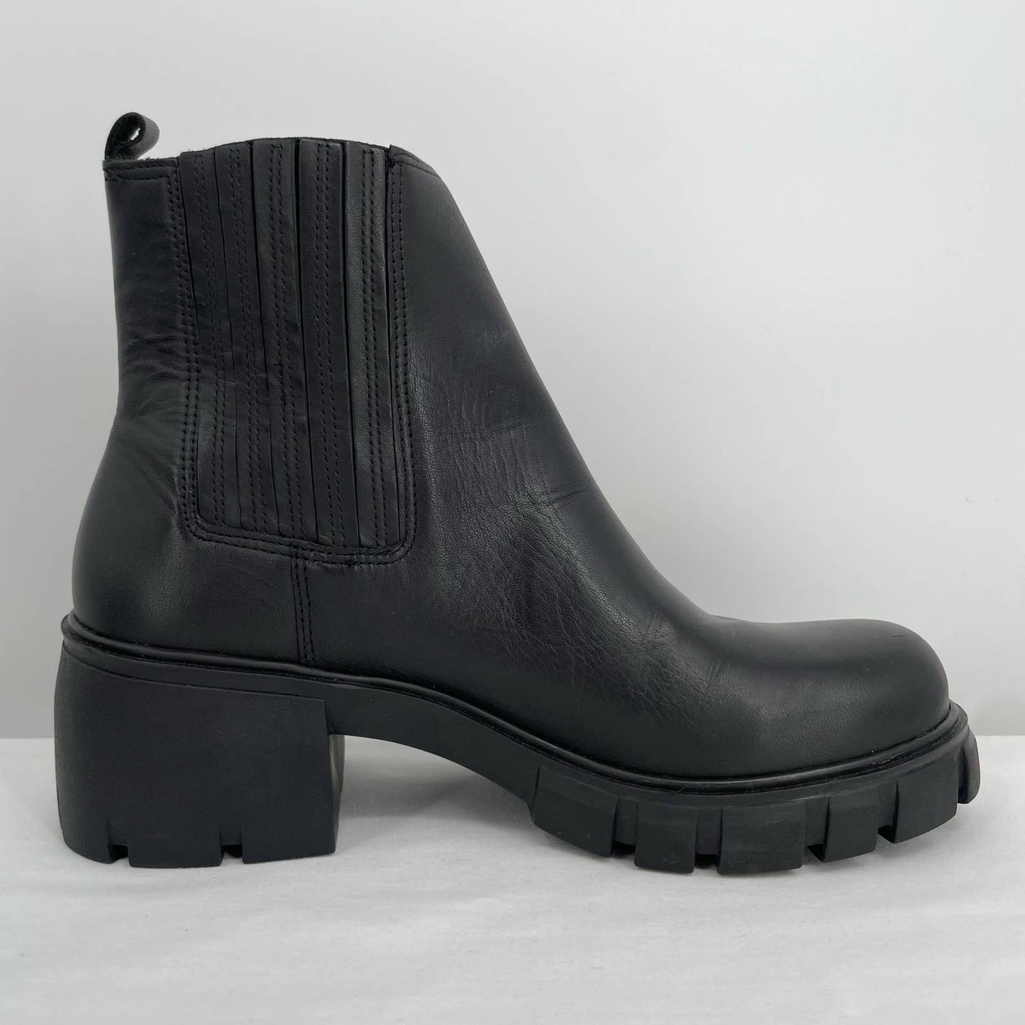 Steve Madden Rankel Women's Black Leather Lug Sole Ankle Boots Size 10