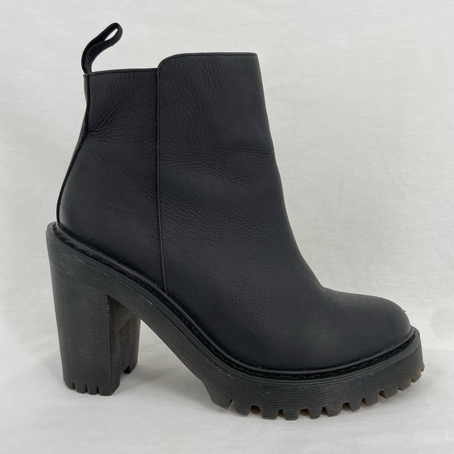 Dr. Martens Magdalena Black Blackout Monochromatic Leather Heeled Ankle Boots Size 7