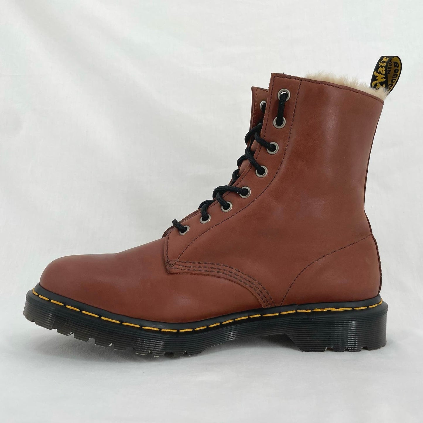 Dr. Martens Serena 1460 Tan Faux Fur Lined Boots Laced Winter Farrier Chalet Size 10