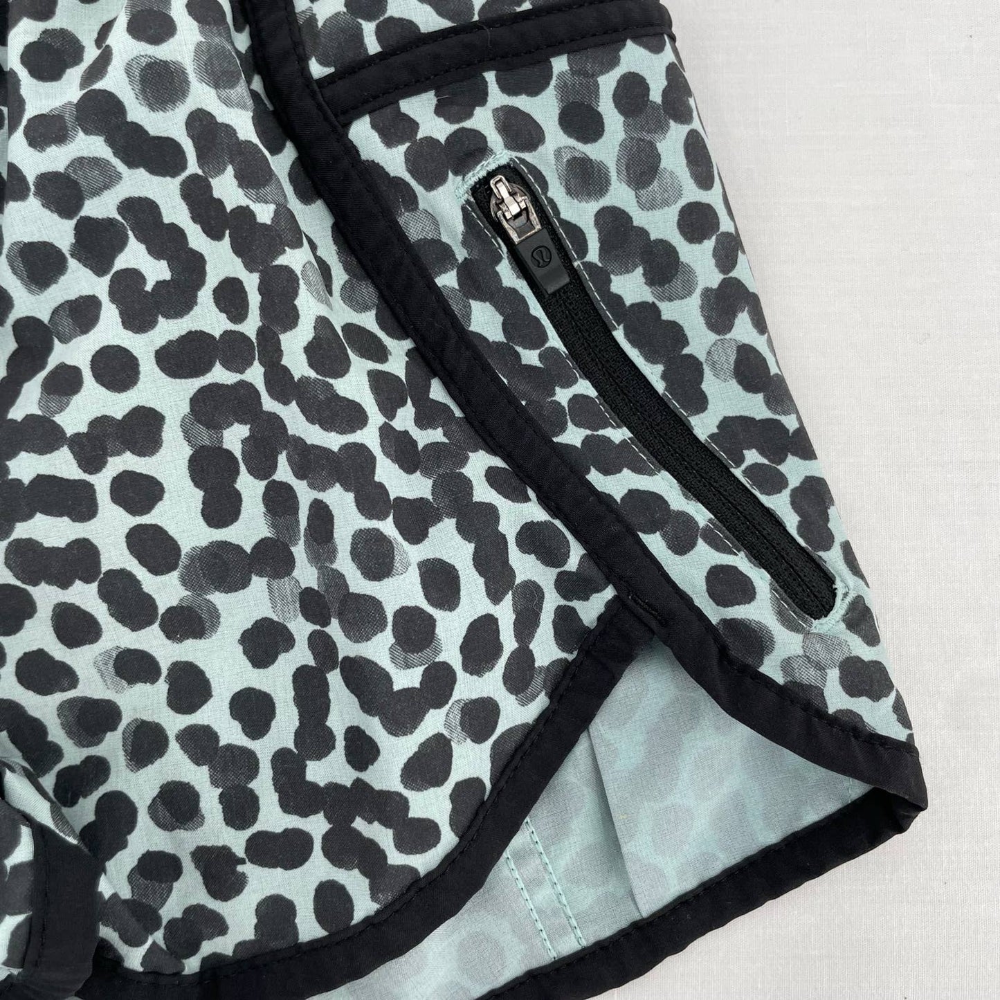 Lululemon Tracker Short III Ace Spot Tranquil Blue Black Running Active Shorts Size 6