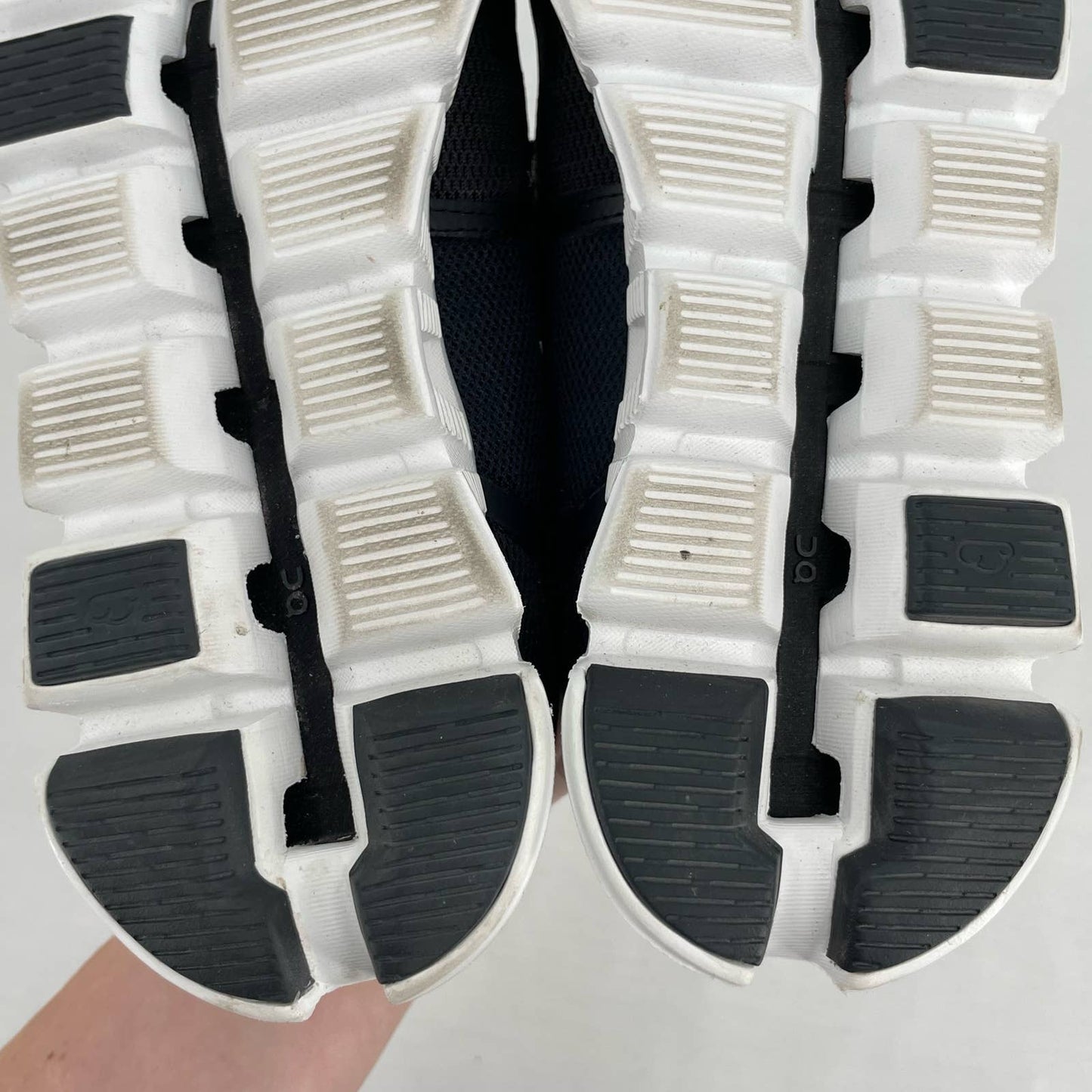 On Running Cloud 5 Black White Running Shoes Athletic Sneakers Slip On Women’s Size 6