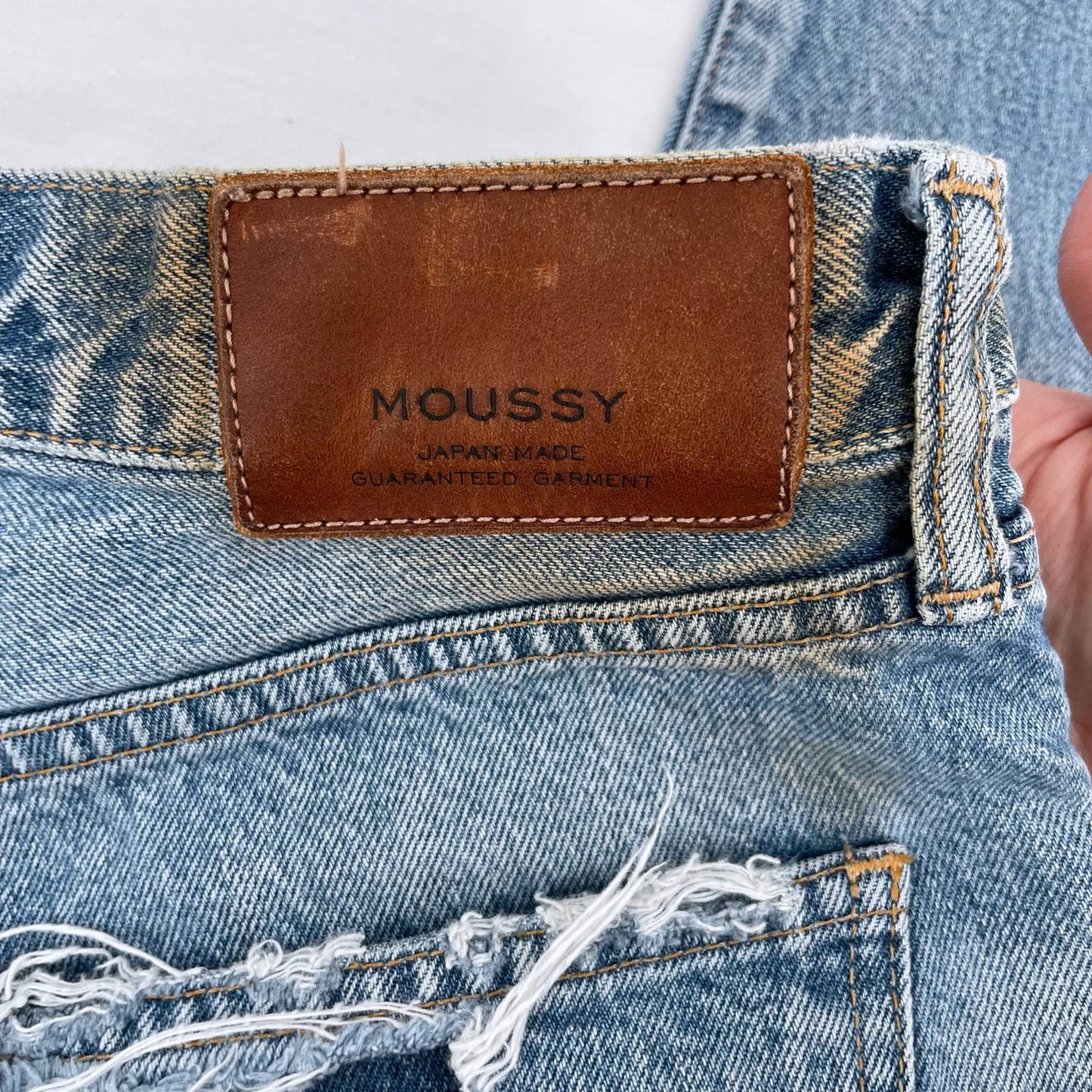 Moussy Vintage Hayden Tapered Thrashed Light Wash Distressed Blue Jeans Size 28