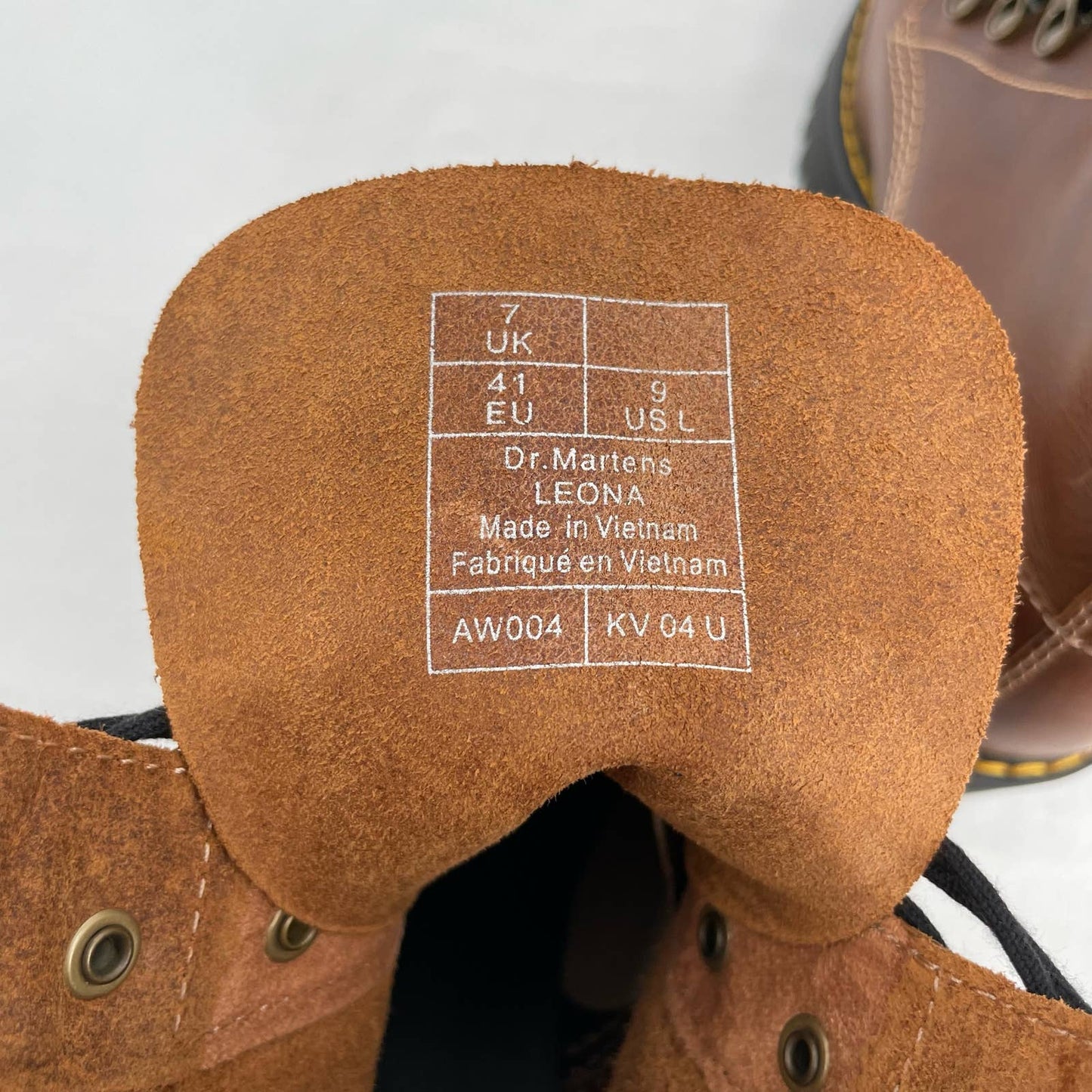 Dr. Martens Leona Butterscotch Orleans Leather Lace-Up 7 Eye Platform Boots Size 9
