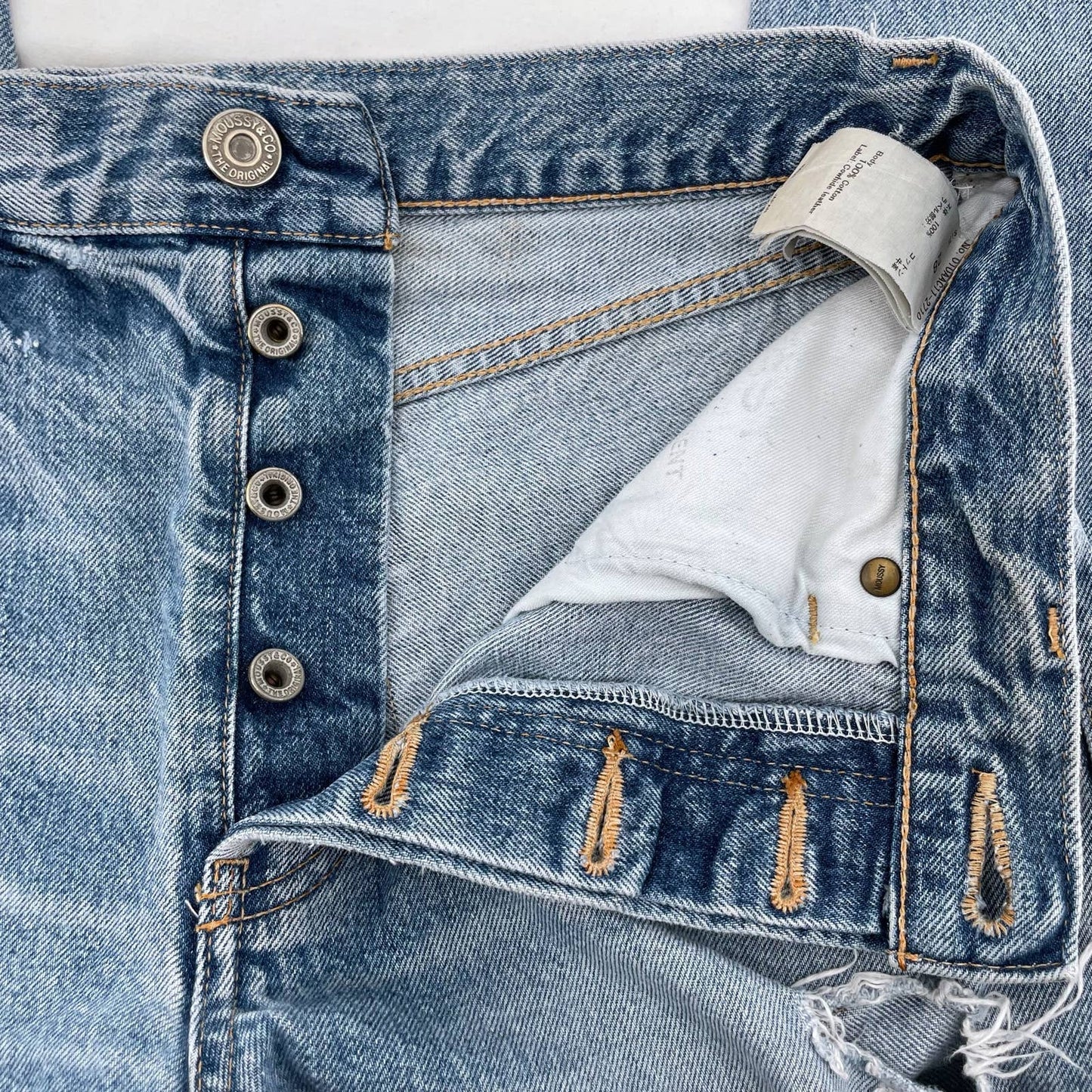 Moussy Vintage Hayden Tapered Thrashed Light Wash Distressed Blue Jeans Size 28