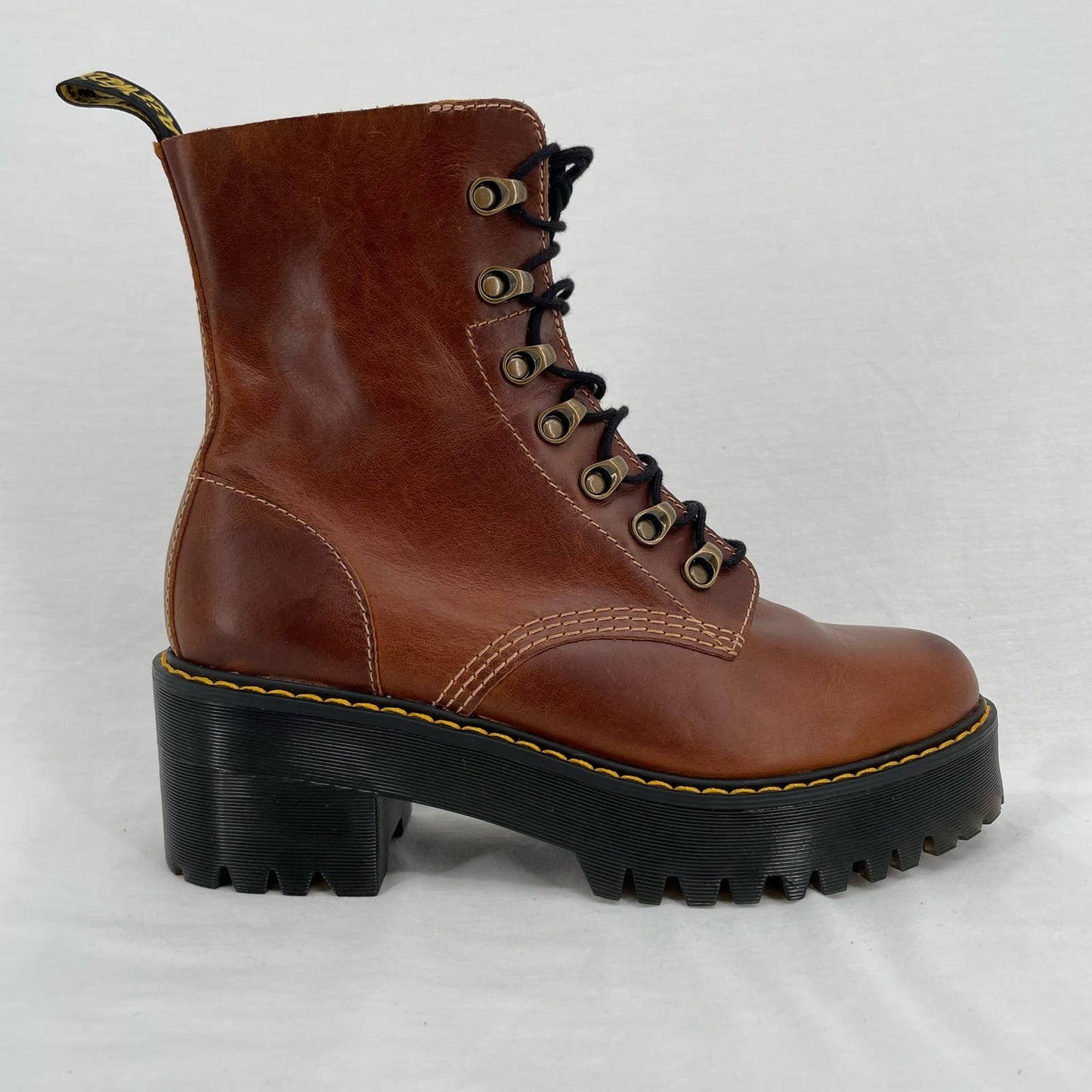 Dr. Martens Leona Butterscotch Orleans Leather Lace-Up 7 Eye Platform Boots Size 9