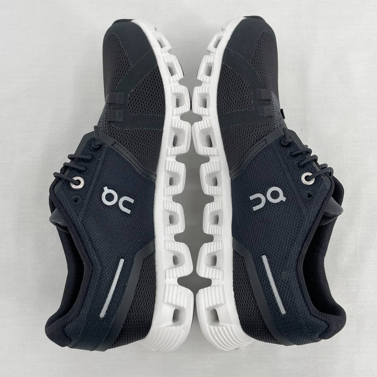 On Running Cloud 5 Black White Running Shoes Athletic Sneakers Slip On Women’s Size 6