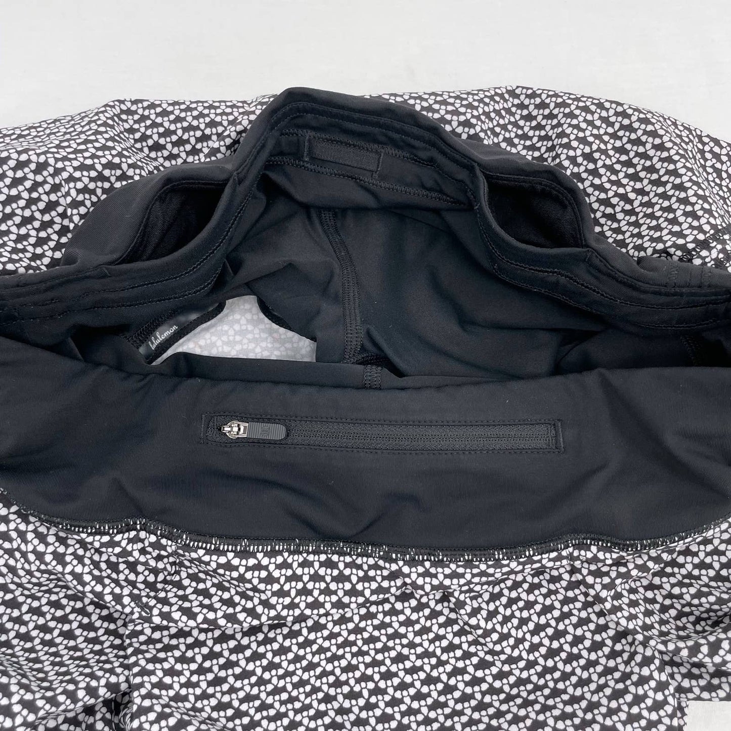 Lululemon Tall Pace Rival Skirt Monochromic Black White Pattern Active Skort Size 8