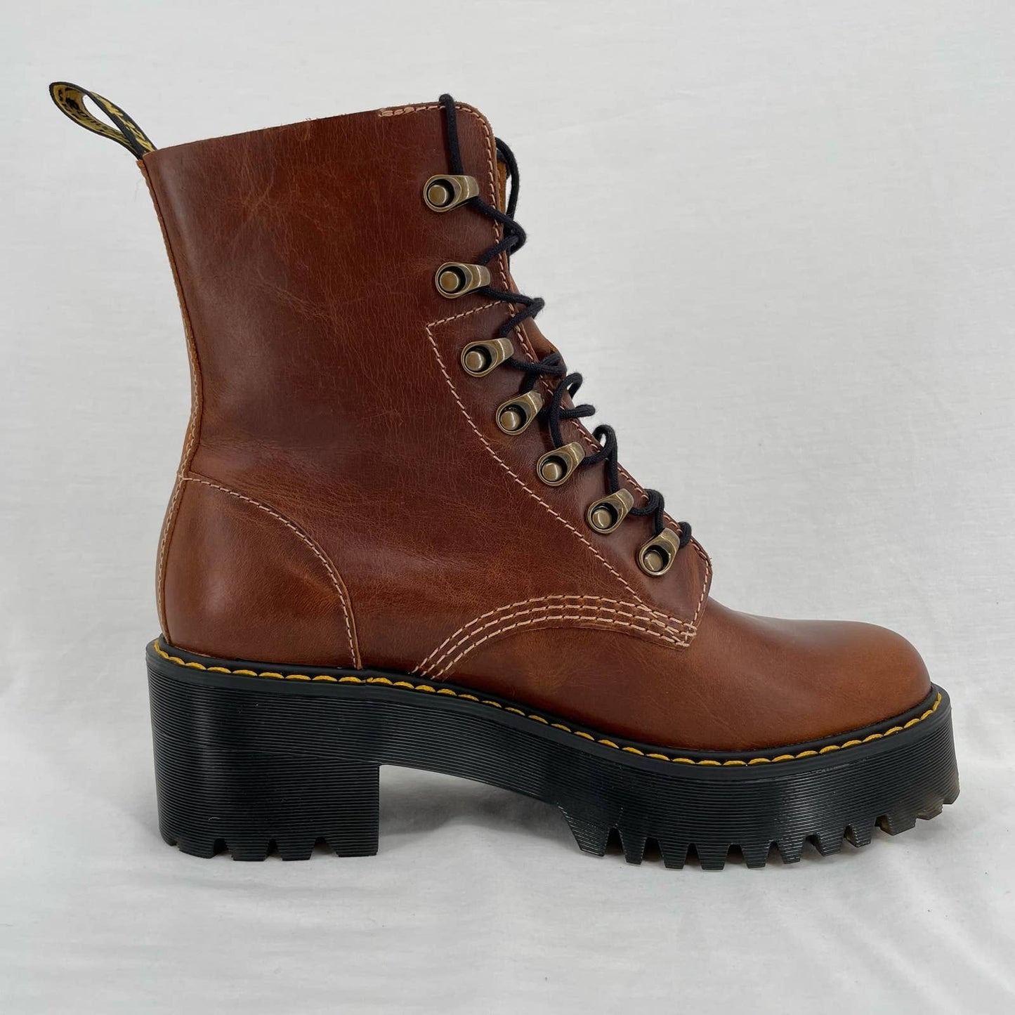 Dr. Martens Leona Butterscotch Orleans Leather Lace-Up 7 Eye Platform Boots Size 9