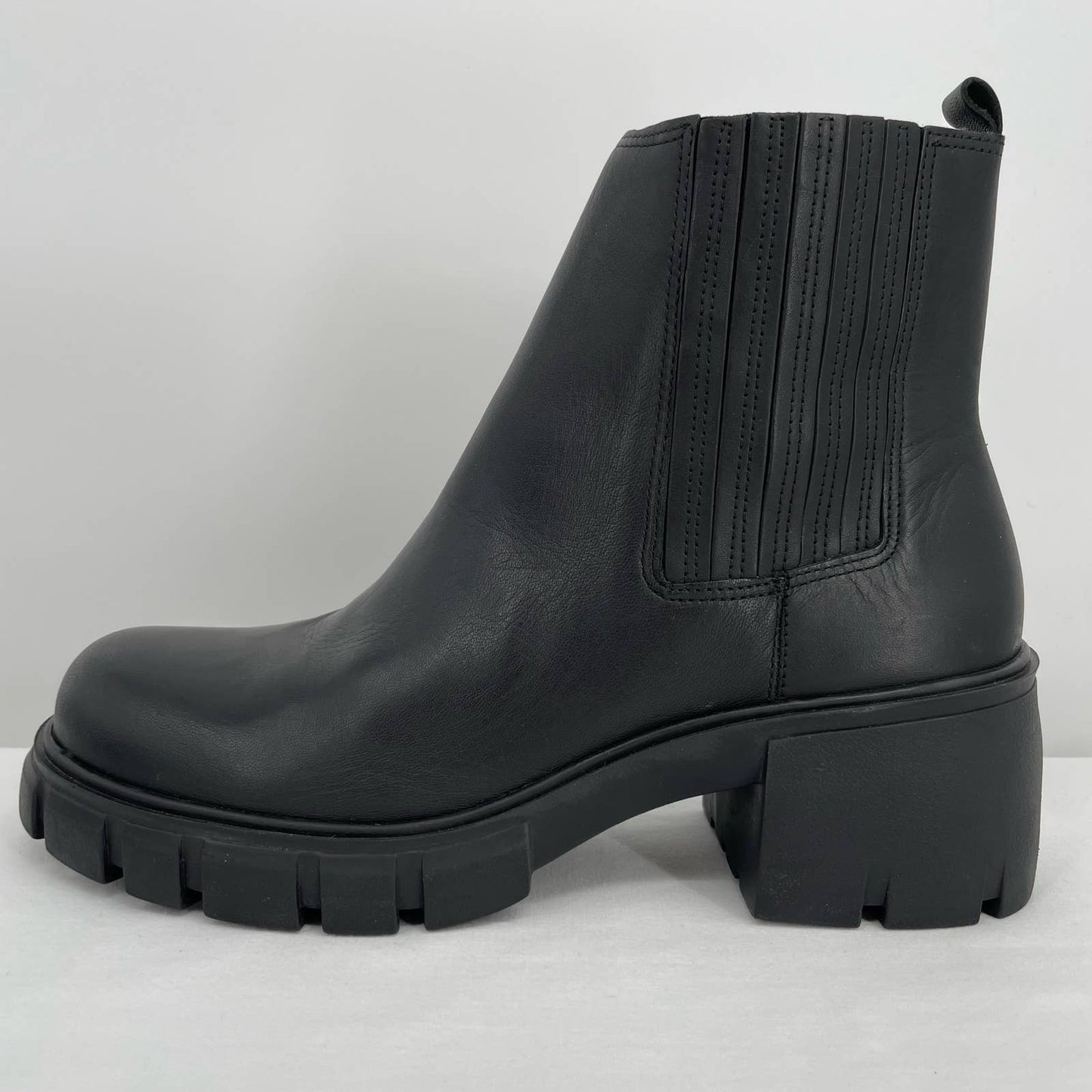 Steve Madden Rankel Women's Black Leather Lug Sole Ankle Boots Size 10