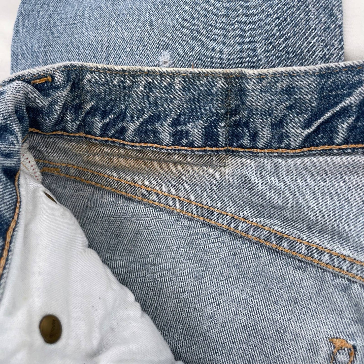 Moussy Vintage Hayden Tapered Thrashed Light Wash Distressed Blue Jeans Size 28
