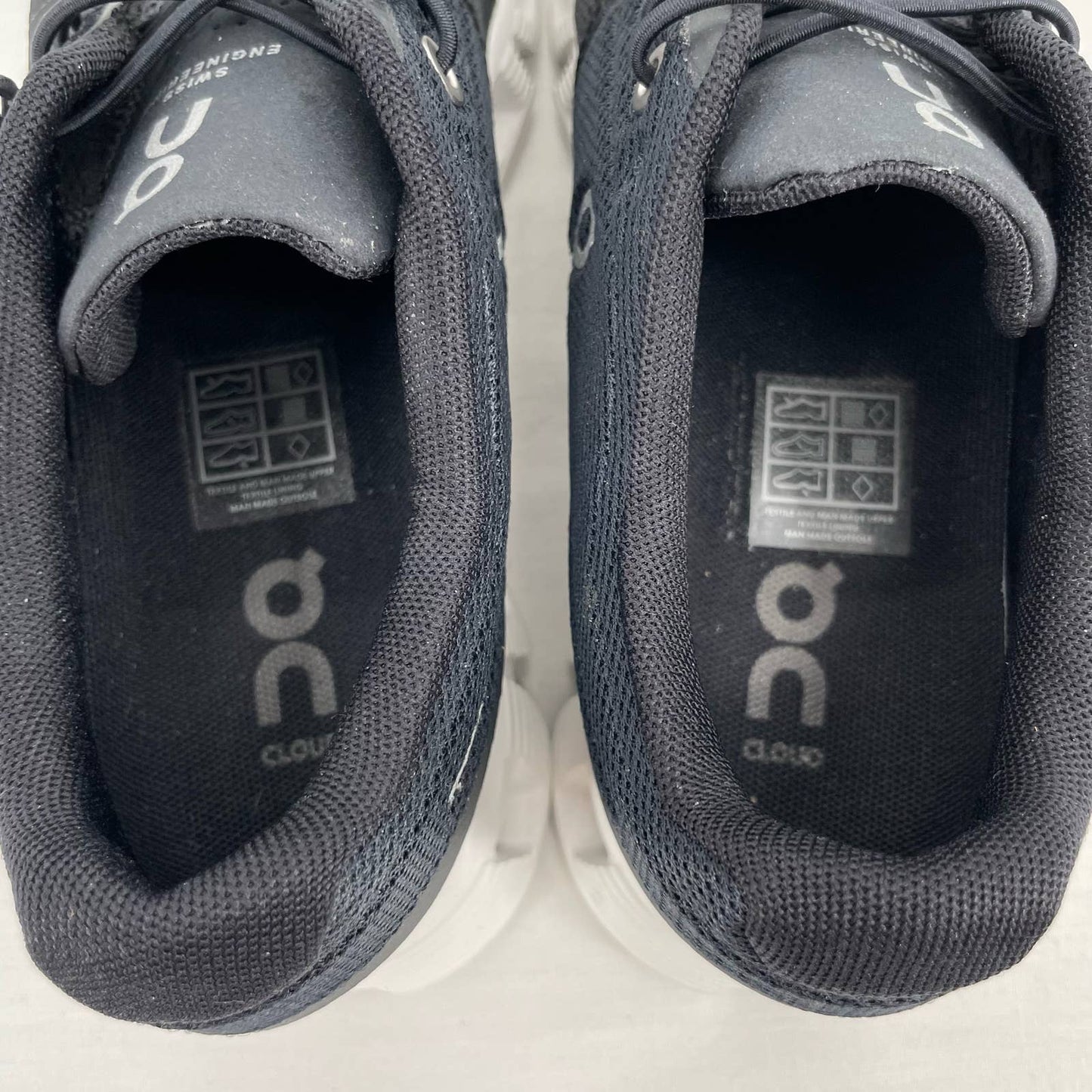 On Running Cloud 5 Black White Running Shoes Athletic Sneakers Slip On Women’s Size 6
