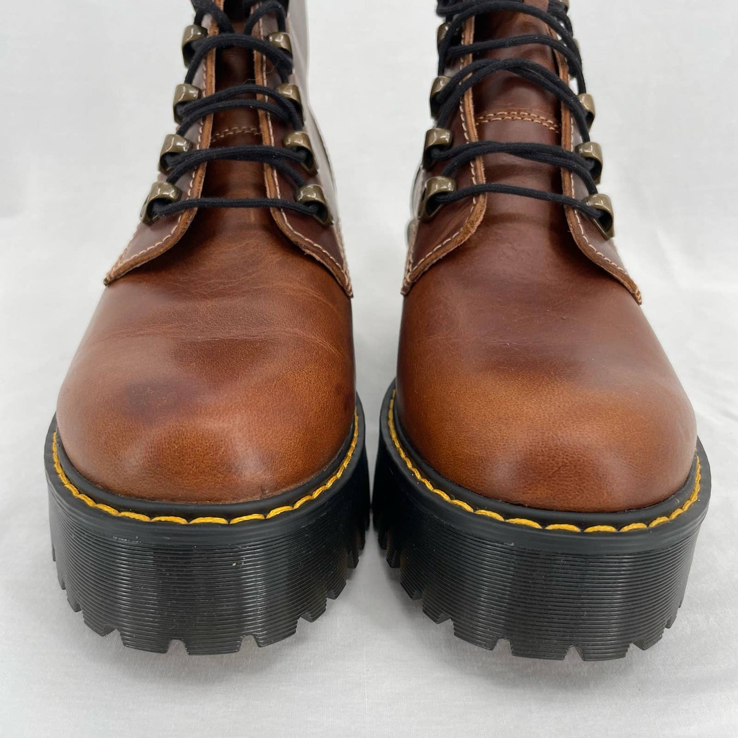 Dr. Martens Leona Butterscotch Orleans Leather Lace-Up 7 Eye Platform Boots Size 9