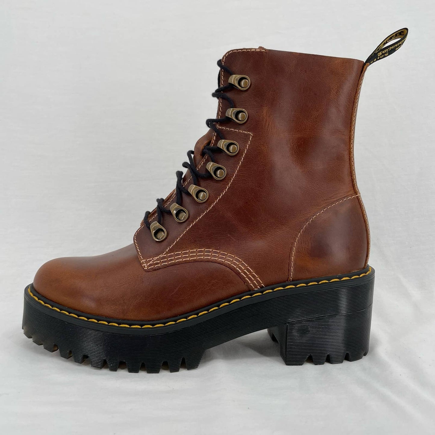 Dr. Martens Leona Butterscotch Orleans Leather Lace-Up 7 Eye Platform Boots Size 9
