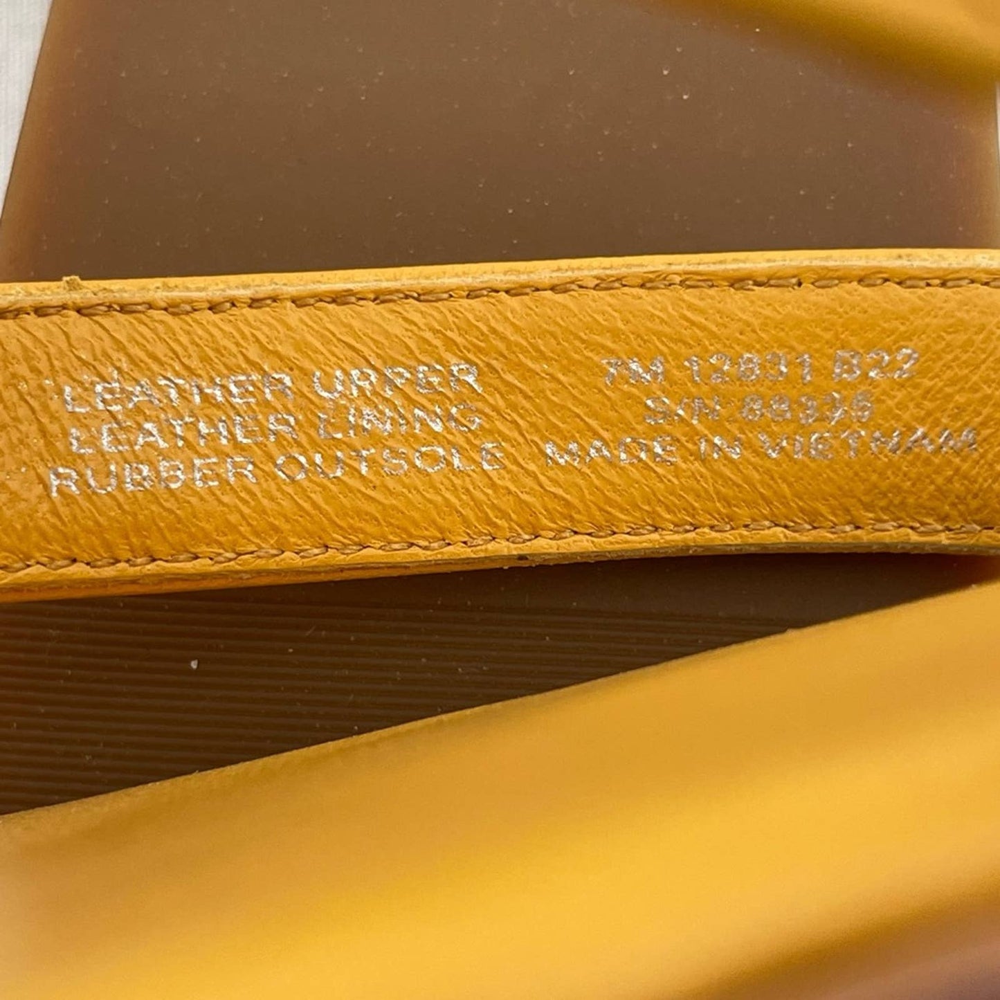 Tory Burch Everly Chain Thong Sandals Nappa Leather Light Turmeric Gold Orange Size 7