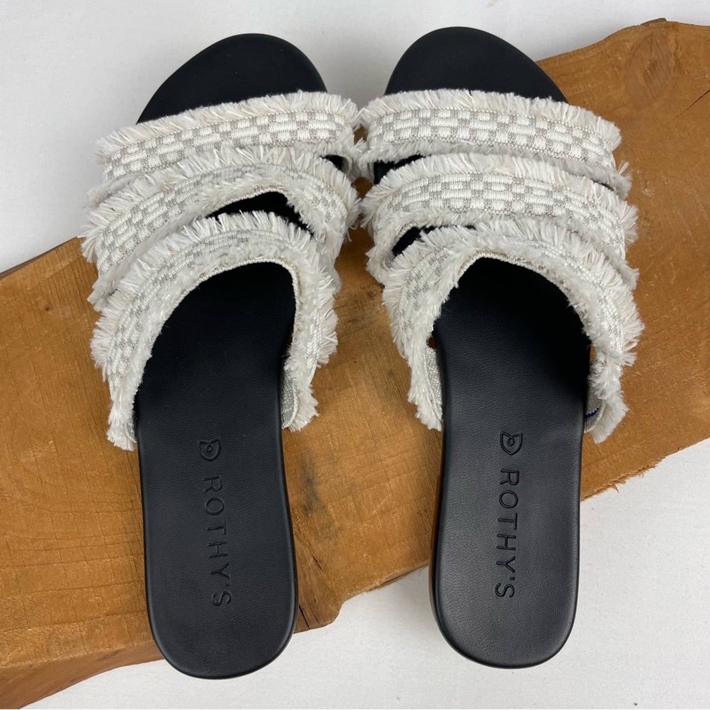 Rothy’s Triple Band Sea Shell Fringe Cream White Beach Coastal Summer Sandal Size 6.5