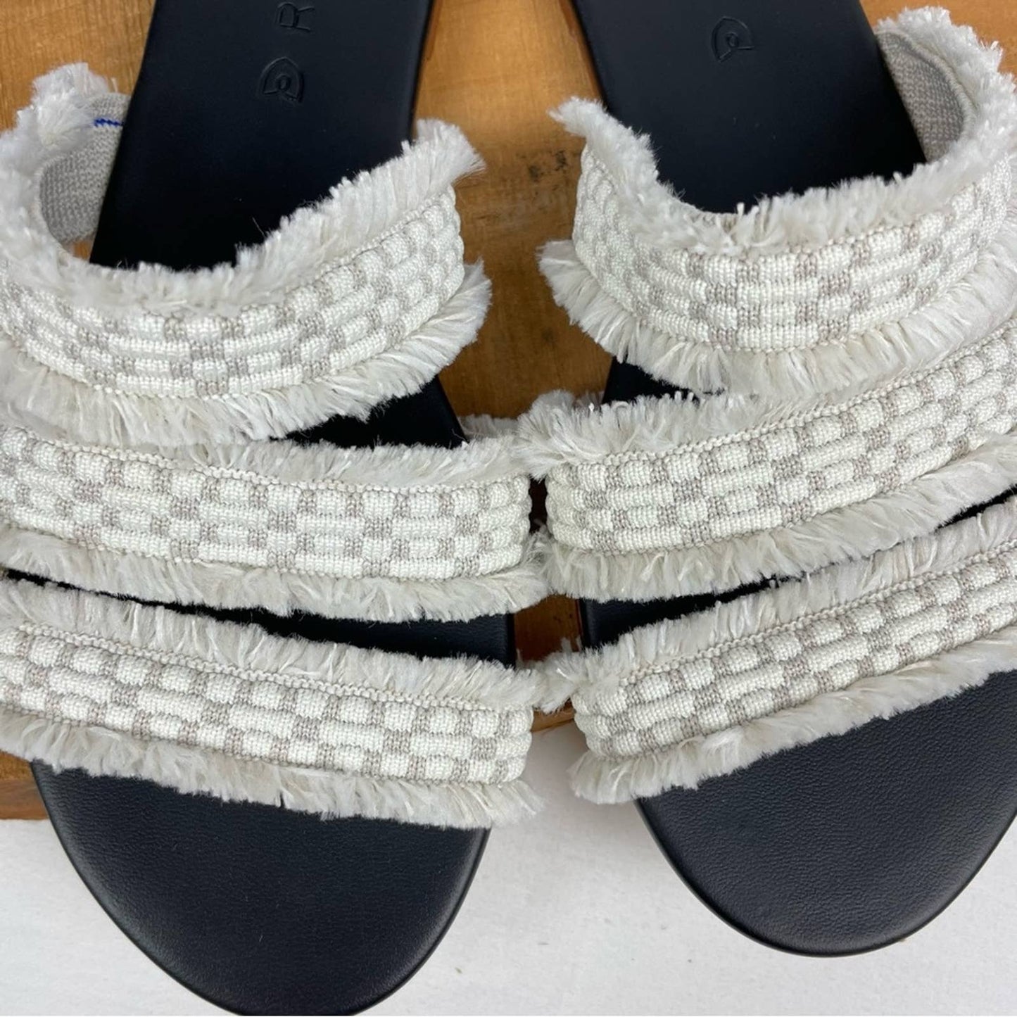 Rothy’s Triple Band Sea Shell Fringe Cream White Beach Coastal Summer Sandal Size 6.5