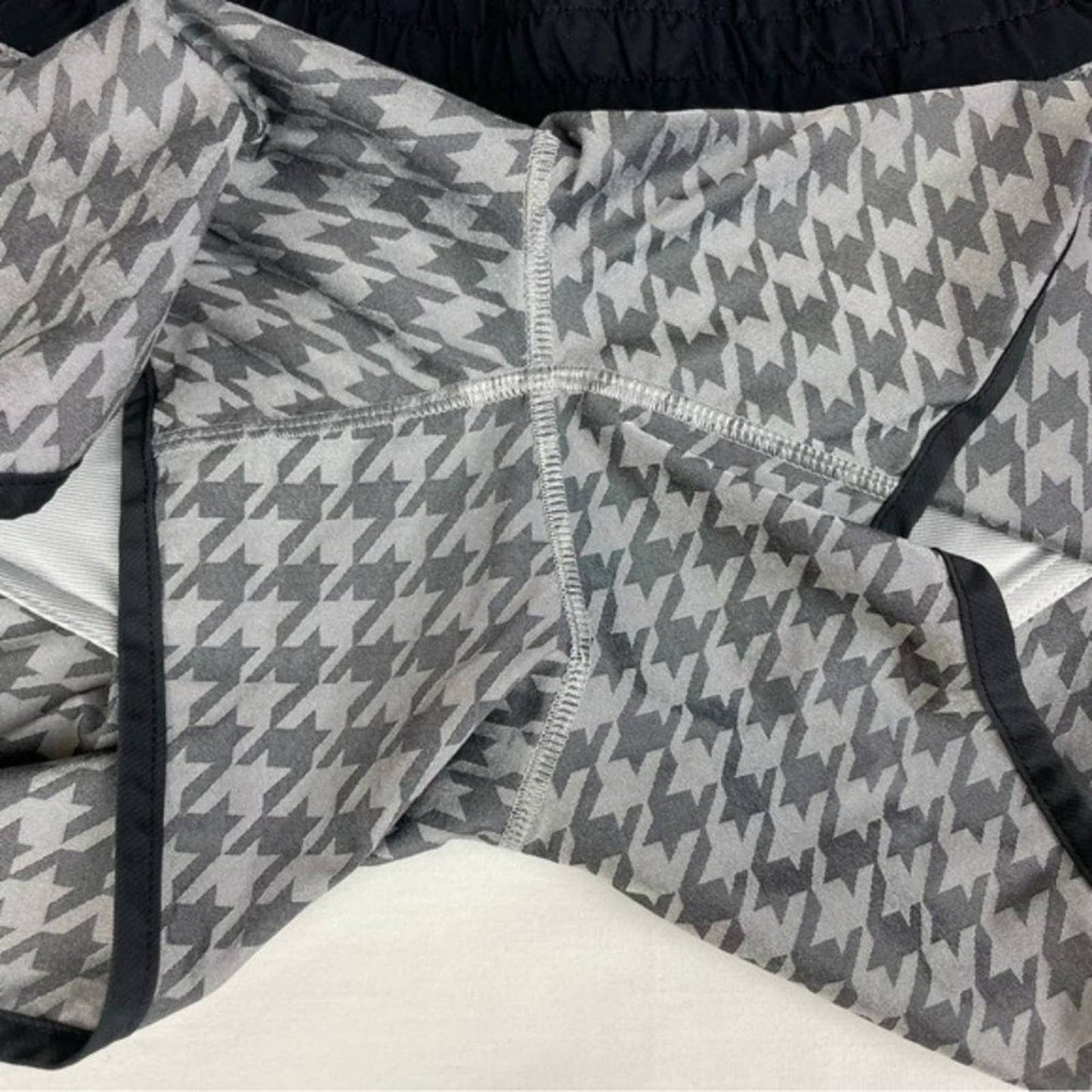Lululemon Tracker Short II Giant Houndstooth Jacquard Black White Grey Gray Size 8