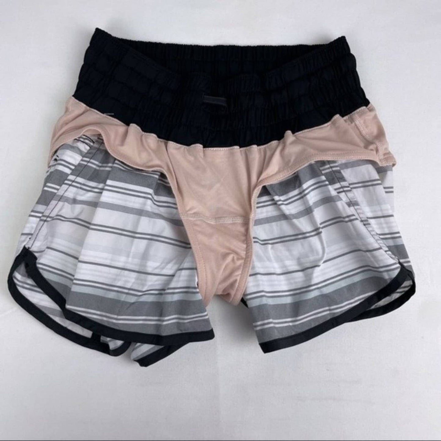 NWT Lululemon Tracker II Shorts Mini Groovy Stripe Dune Horizontal Black Silver Size 6