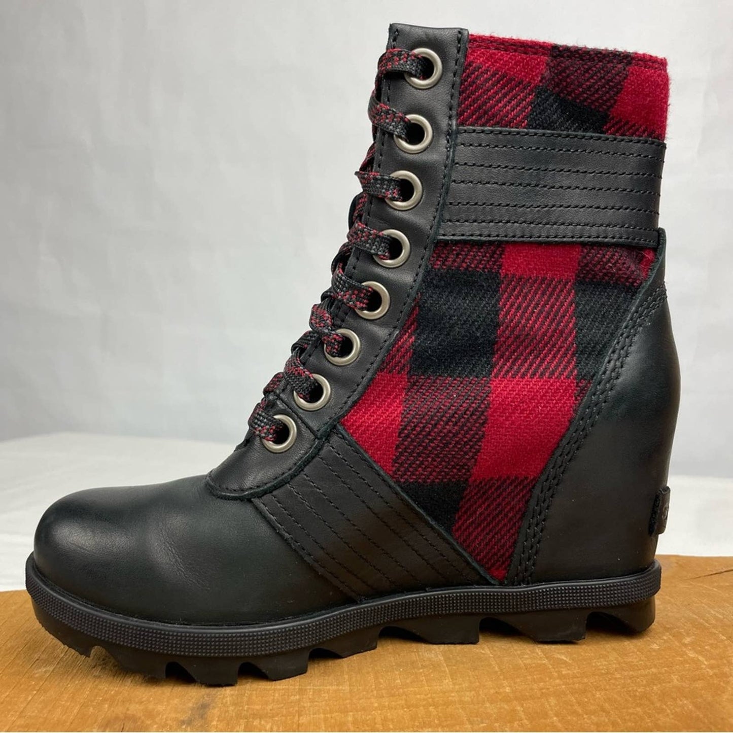 Sorel Lexie Wedge Ankle Bootie Red Black Buffalo Plaid Check Leather Trim Size 6