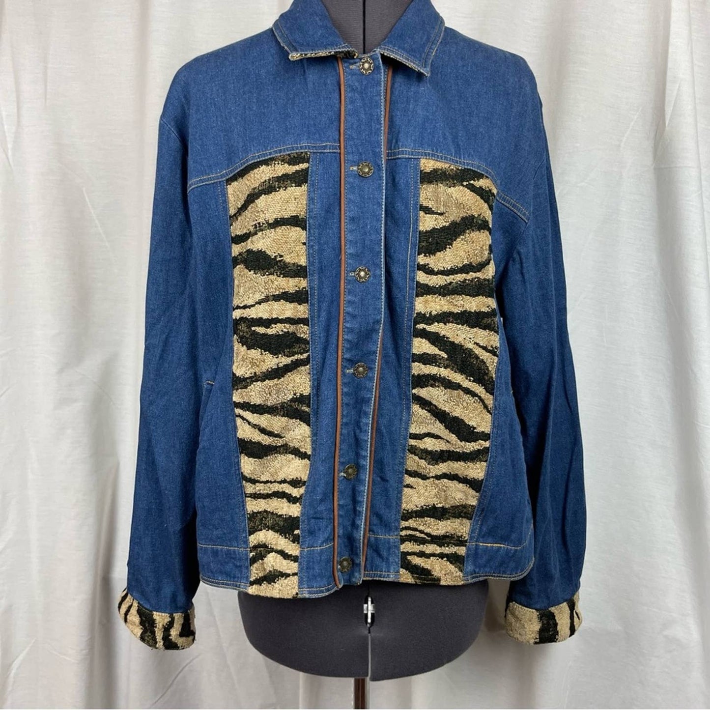 Vintage Erin London Zebra Tiger Tapestry Chambray Denim Button Shacket Jacket Size L