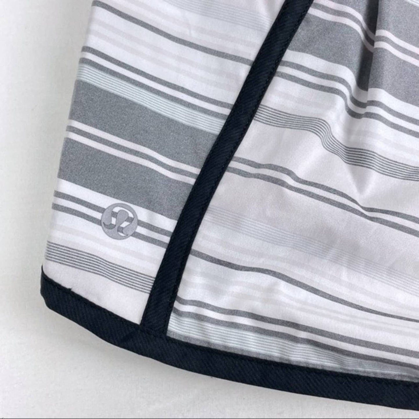 NWT Lululemon Tracker II Shorts Mini Groovy Stripe Dune Horizontal Black Silver Size 6