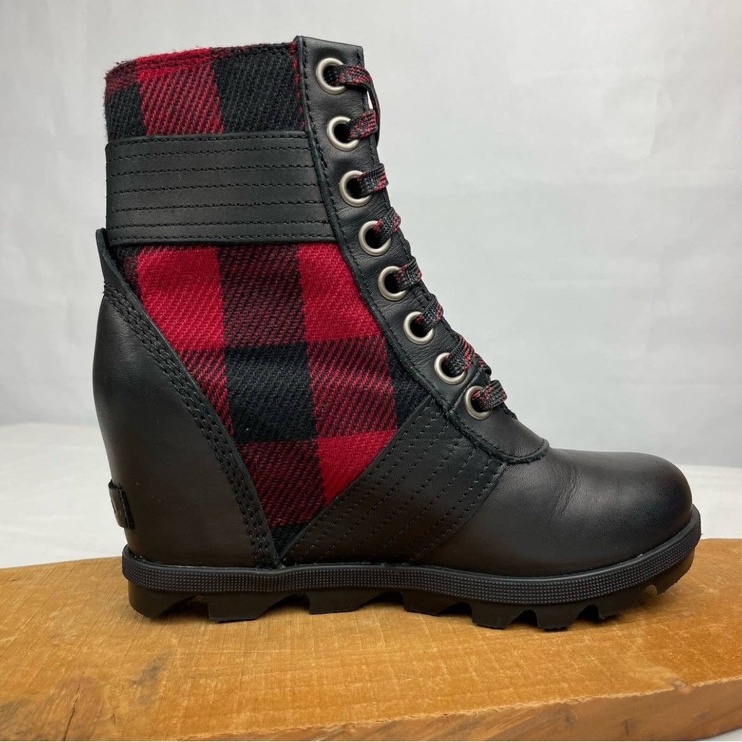 Sorel Lexie Wedge Ankle Bootie Red Black Buffalo Plaid Check Leather Trim Size 6