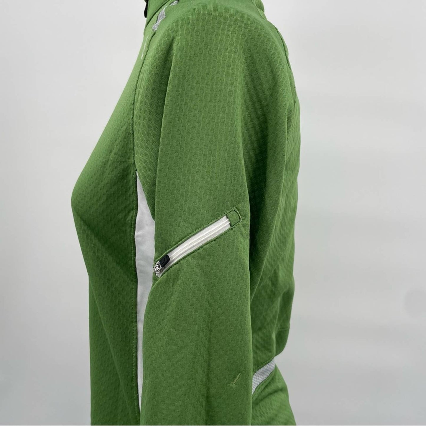 Saucony Green White Silver Wicking Long Sleeve Pullover Running Tee Reflective Size S