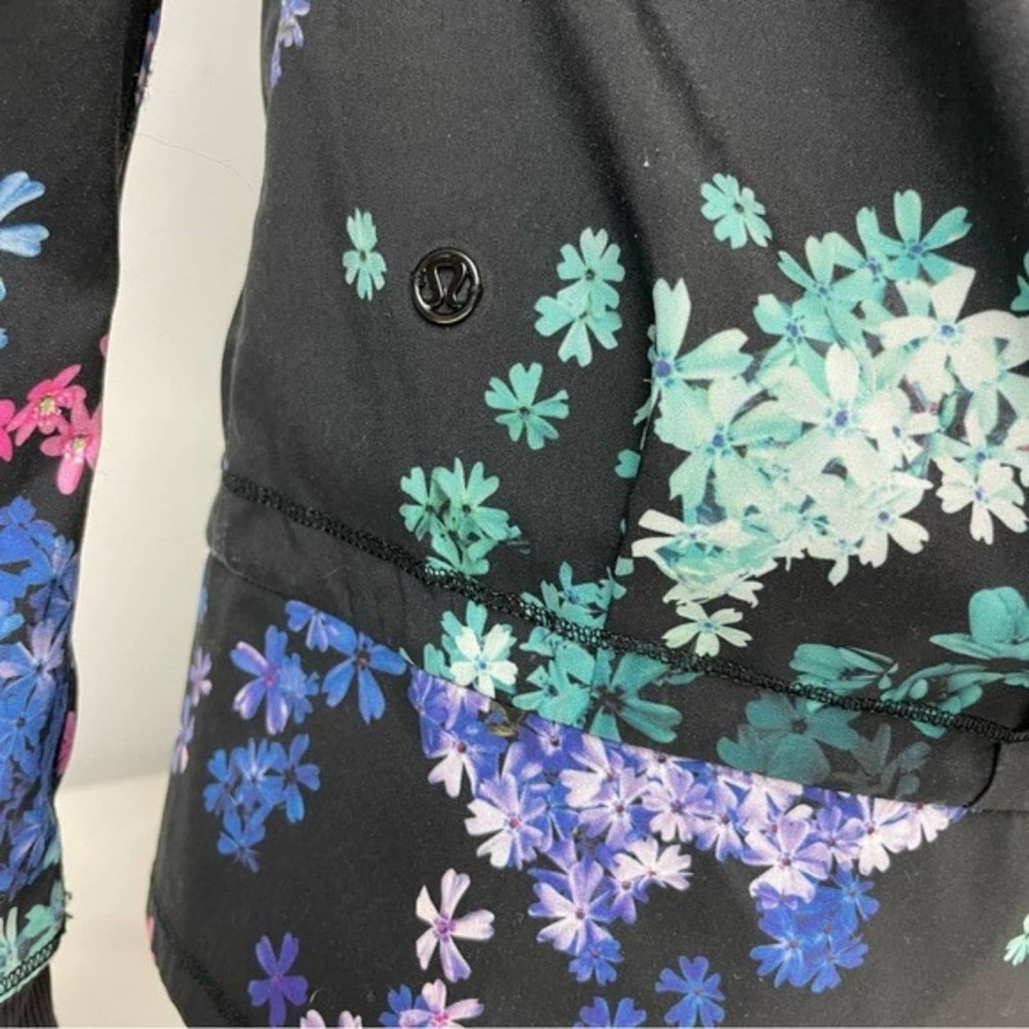 Lululemon Run Bandit Jacket Petal Pop Multi Black Running Athletic Activewear Size 4