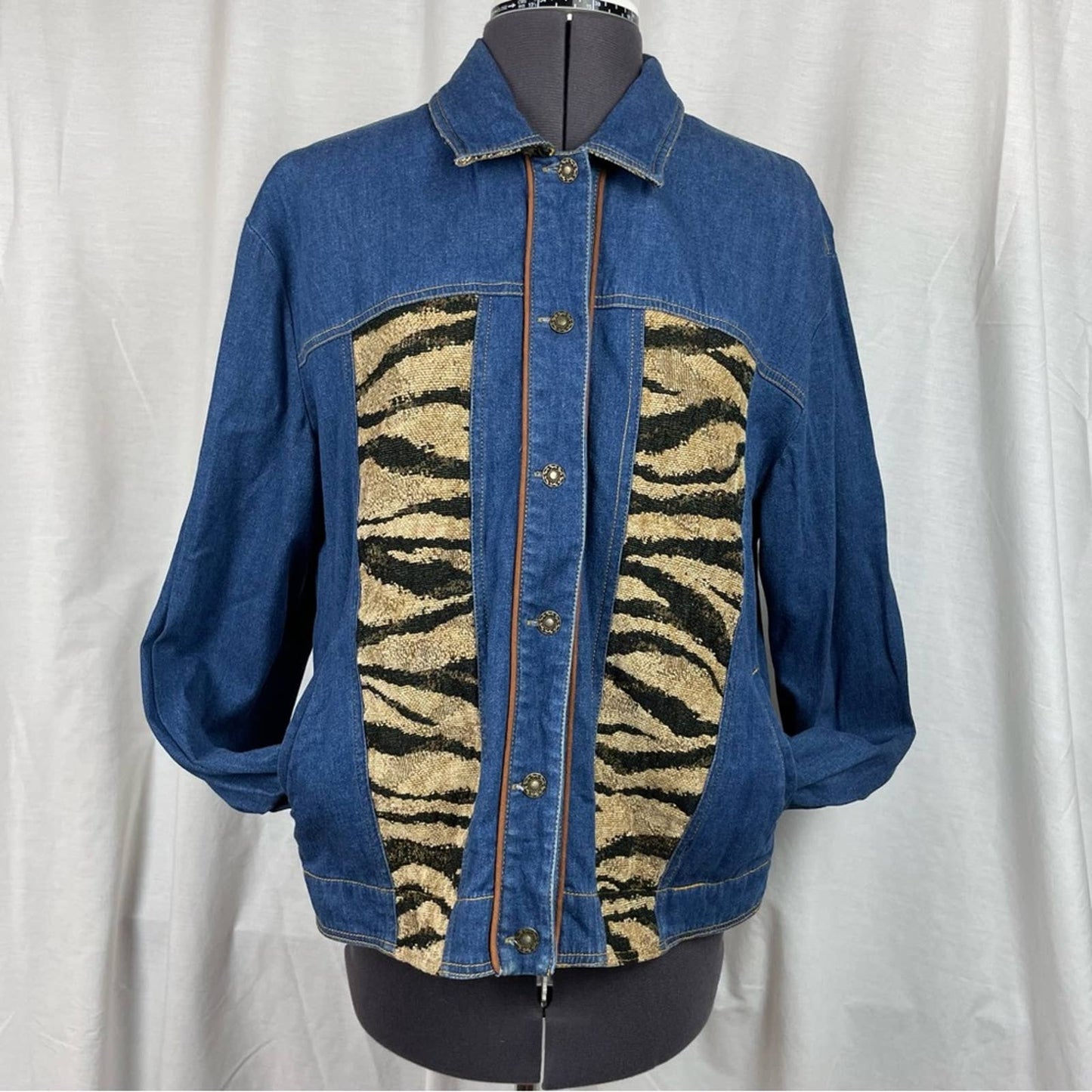 Vintage Erin London Zebra Tiger Tapestry Chambray Denim Button Shacket Jacket Size L