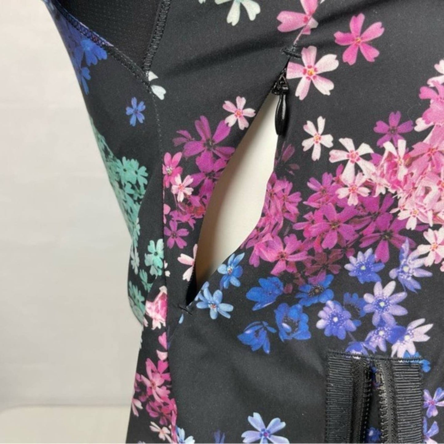 Lululemon Run Bandit Jacket Petal Pop Multi Black Running Athletic Activewear Size 4