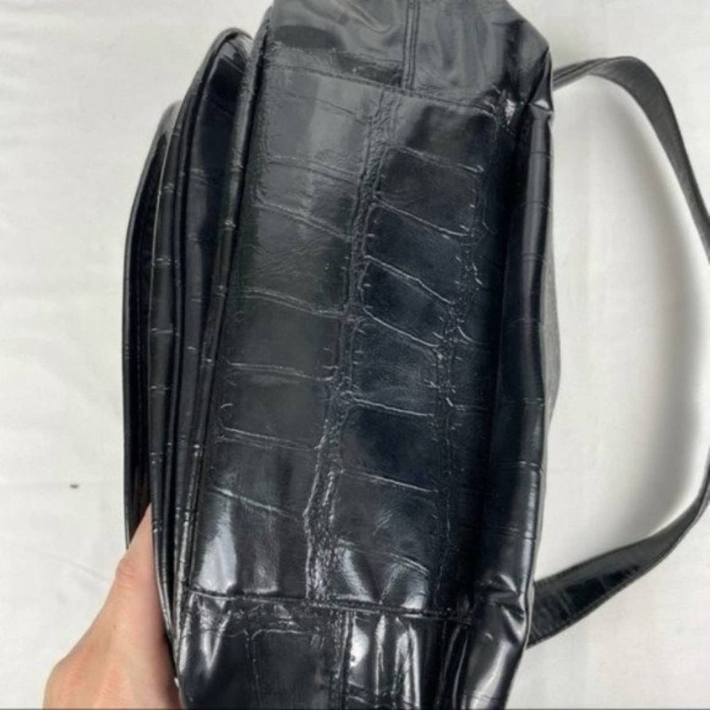Simply Vera Wang Black Crocodile Texture Faux Leather Foldover Handbag Purse