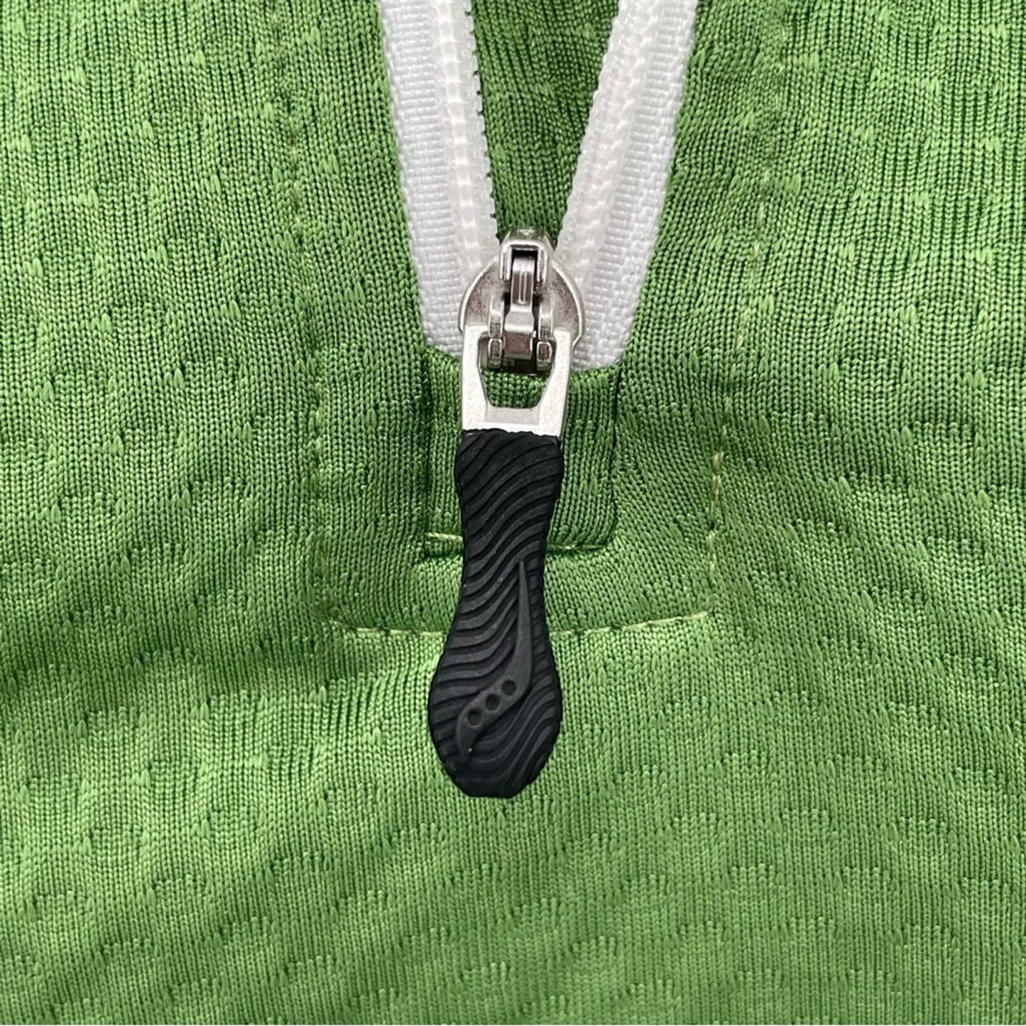 Saucony Green White Silver Wicking Long Sleeve Pullover Running Tee Reflective Size S