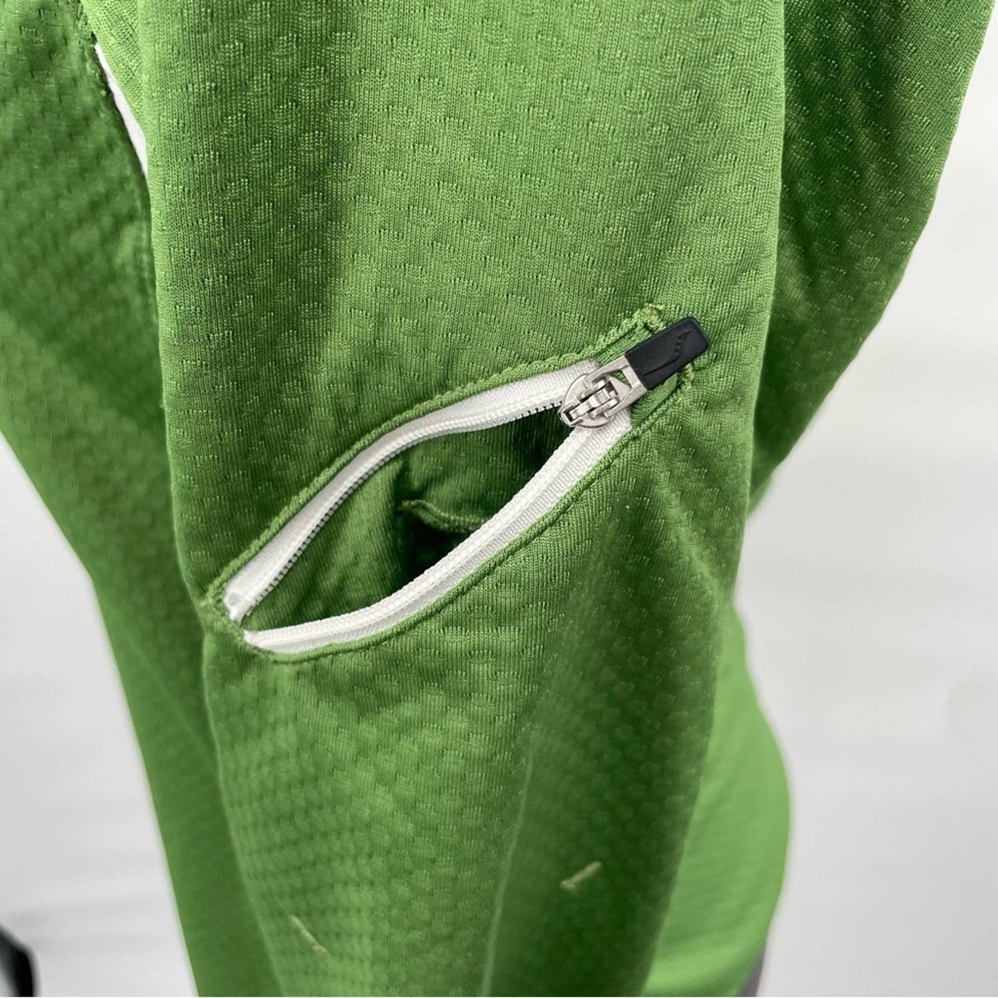 Saucony Green White Silver Wicking Long Sleeve Pullover Running Tee Reflective Size S