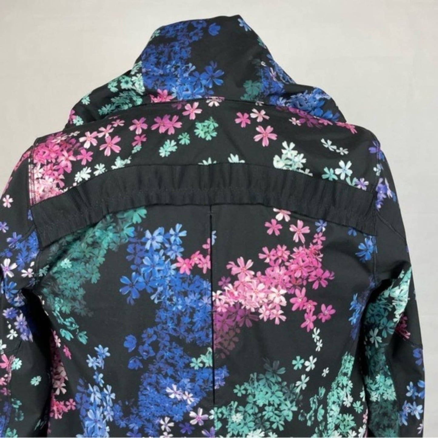 Lululemon Run Bandit Jacket Petal Pop Multi Black Running Athletic Activewear Size 4