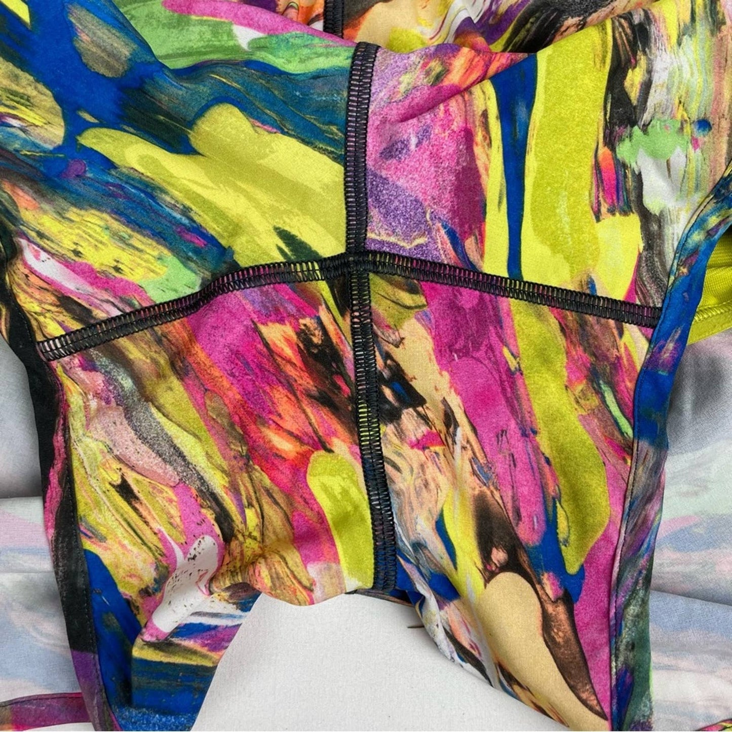 Lululemon Tracker Shorts V 4" Catalyst Multi Electric Abstract 90s Y2K Style Size 6