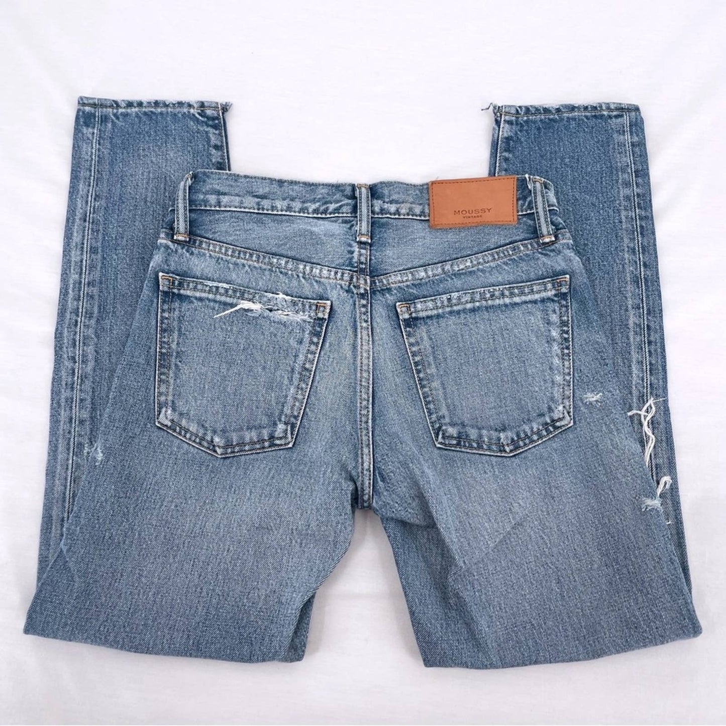 Moussy Vintage Bowie Tapered Straight Leg Light Wash Distressed Blue Jeans Style 025DSC11-1010 Size 24