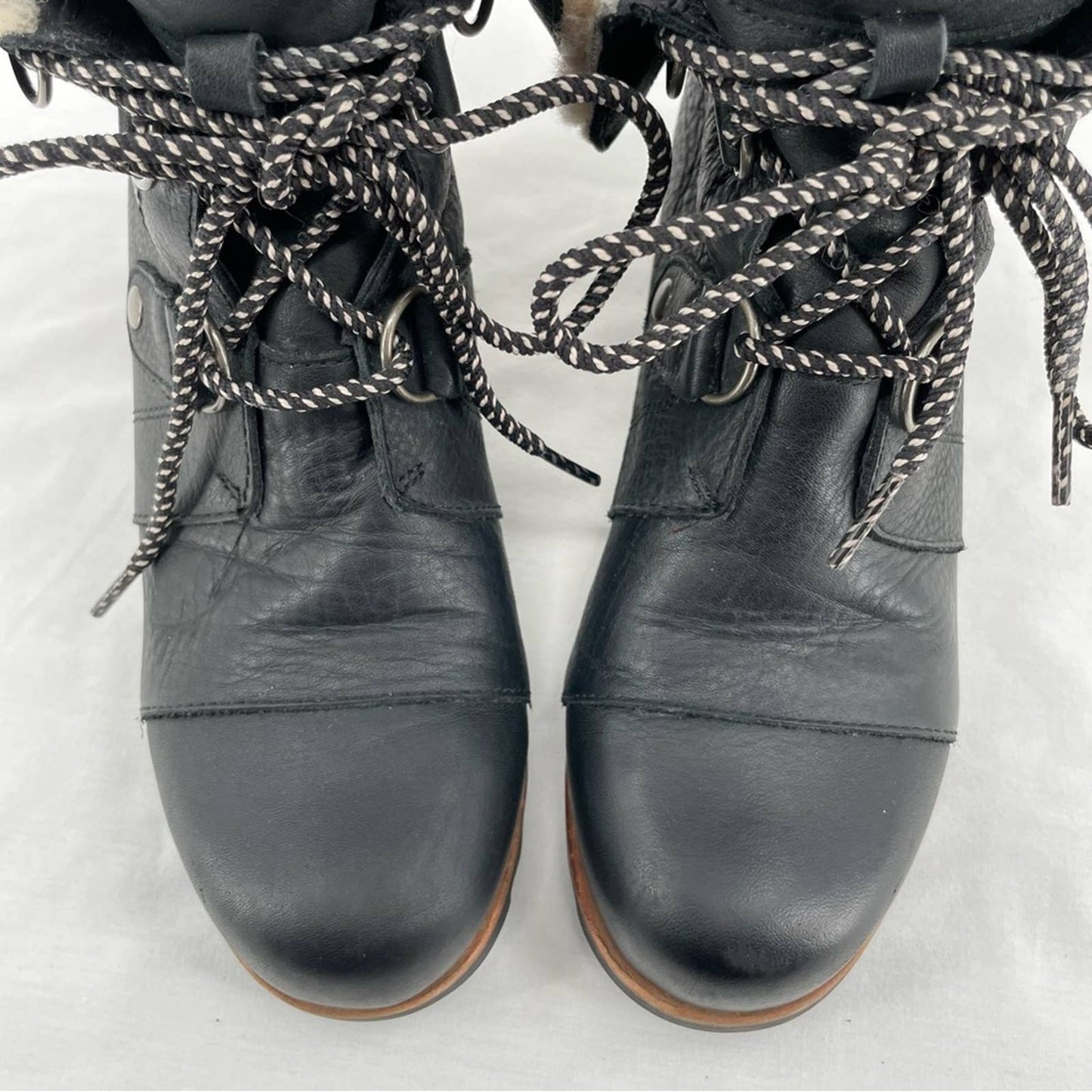 Sorel Black Joan of Arctic Wedge Real Shearling Trim Leather Mid Style Boots Size 9.5