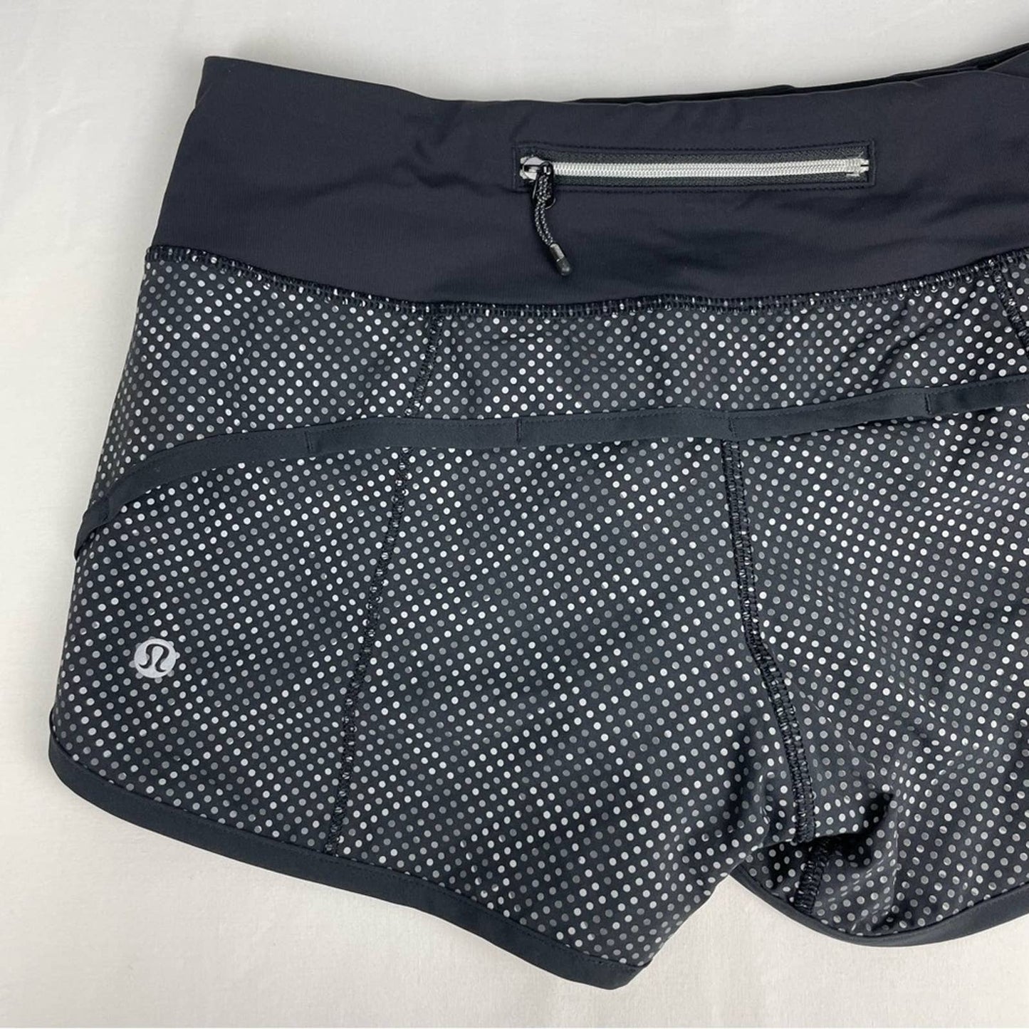 Lululemon Speed Shorts Ravish Reptile Silver Black Python Snakeskin Reflective Size 2
