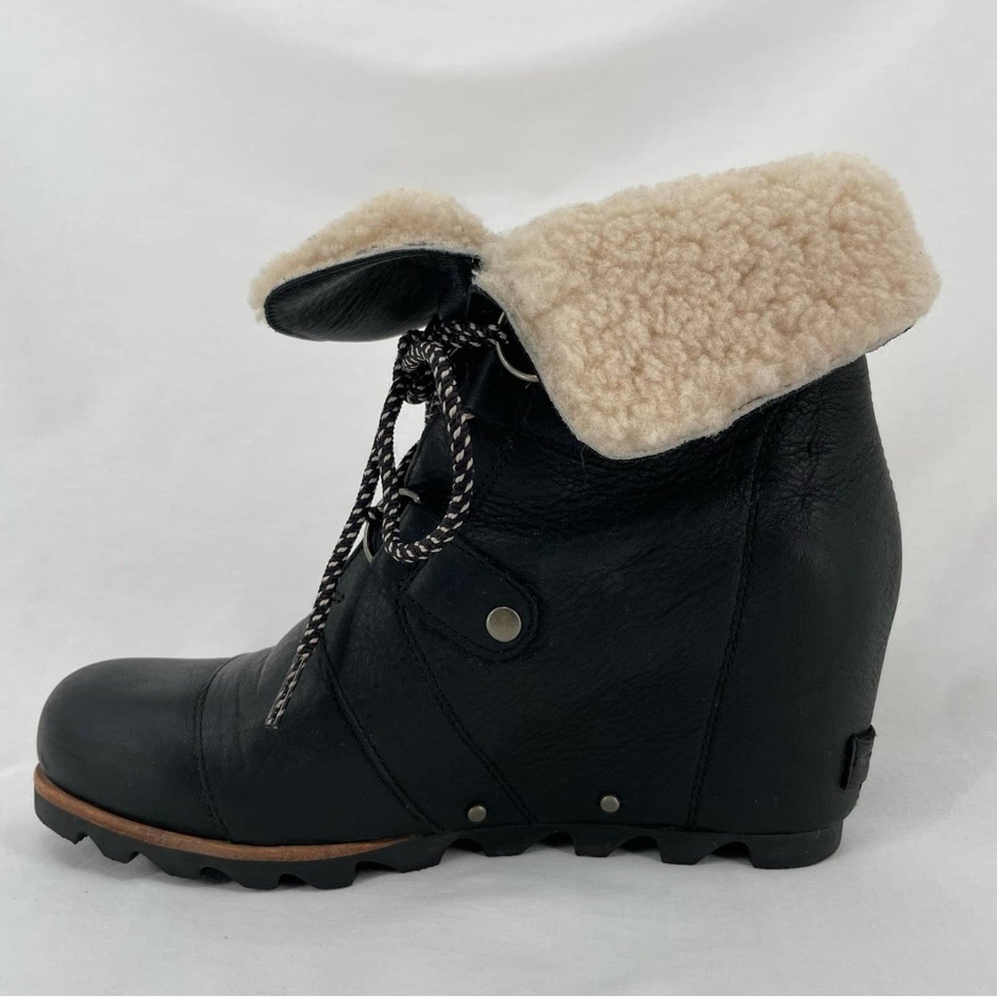Sorel Black Joan of Arctic Wedge Real Shearling Trim Leather Mid Style Boots Size 9.5