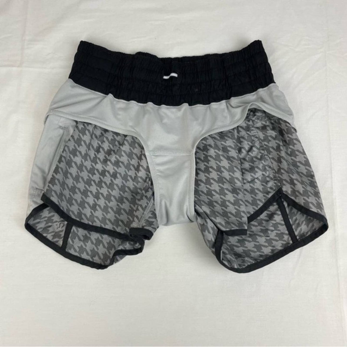 Lululemon Tracker Short II Giant Houndstooth Jacquard Black White Grey Gray Size 8